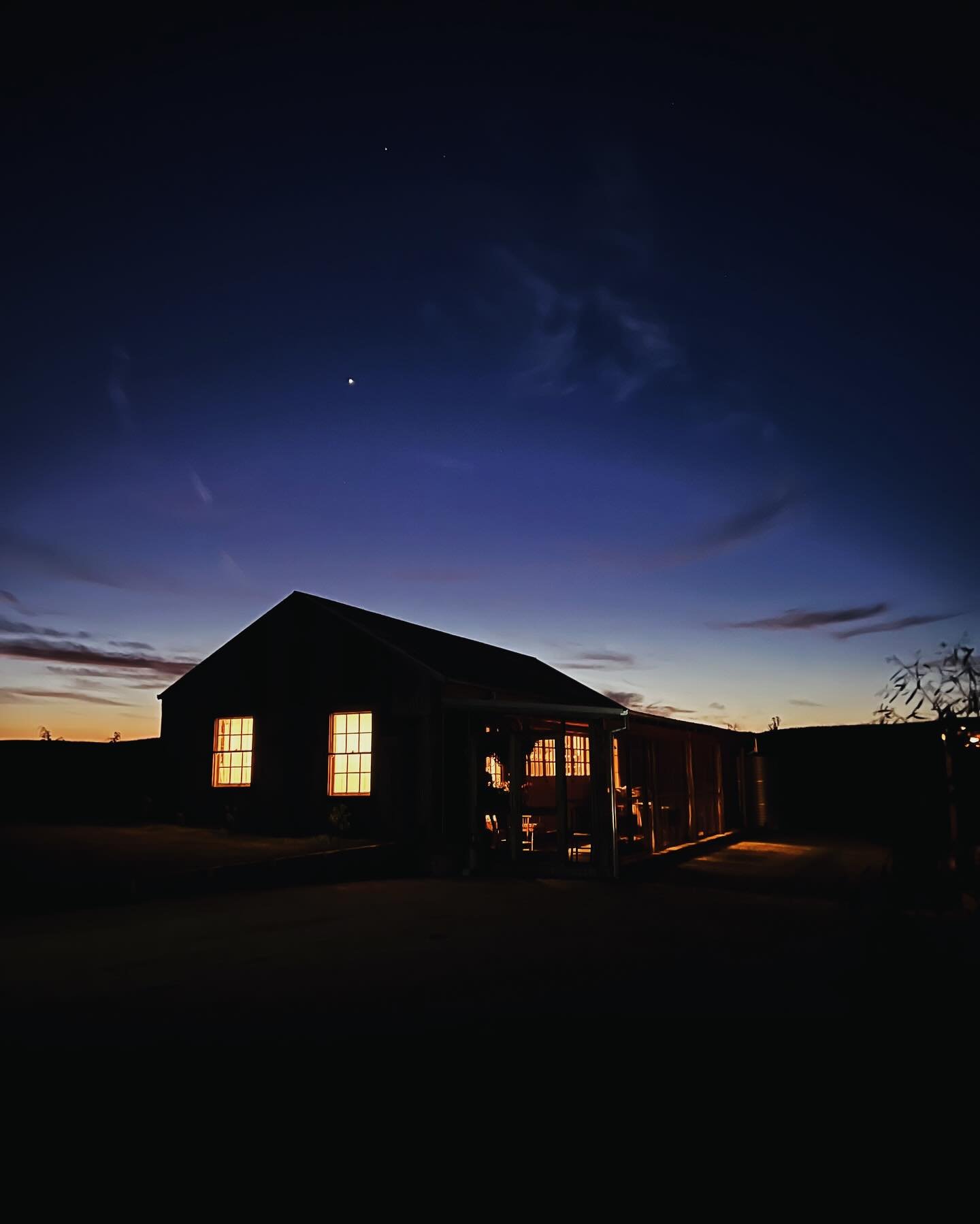 The romance of our Essington Park shearers shed. Tomorrow she will wrap her arms around us whilst we learn the art of sourdough baking.

Sleep tight everyone where ever you might be tonight.

Simmone x