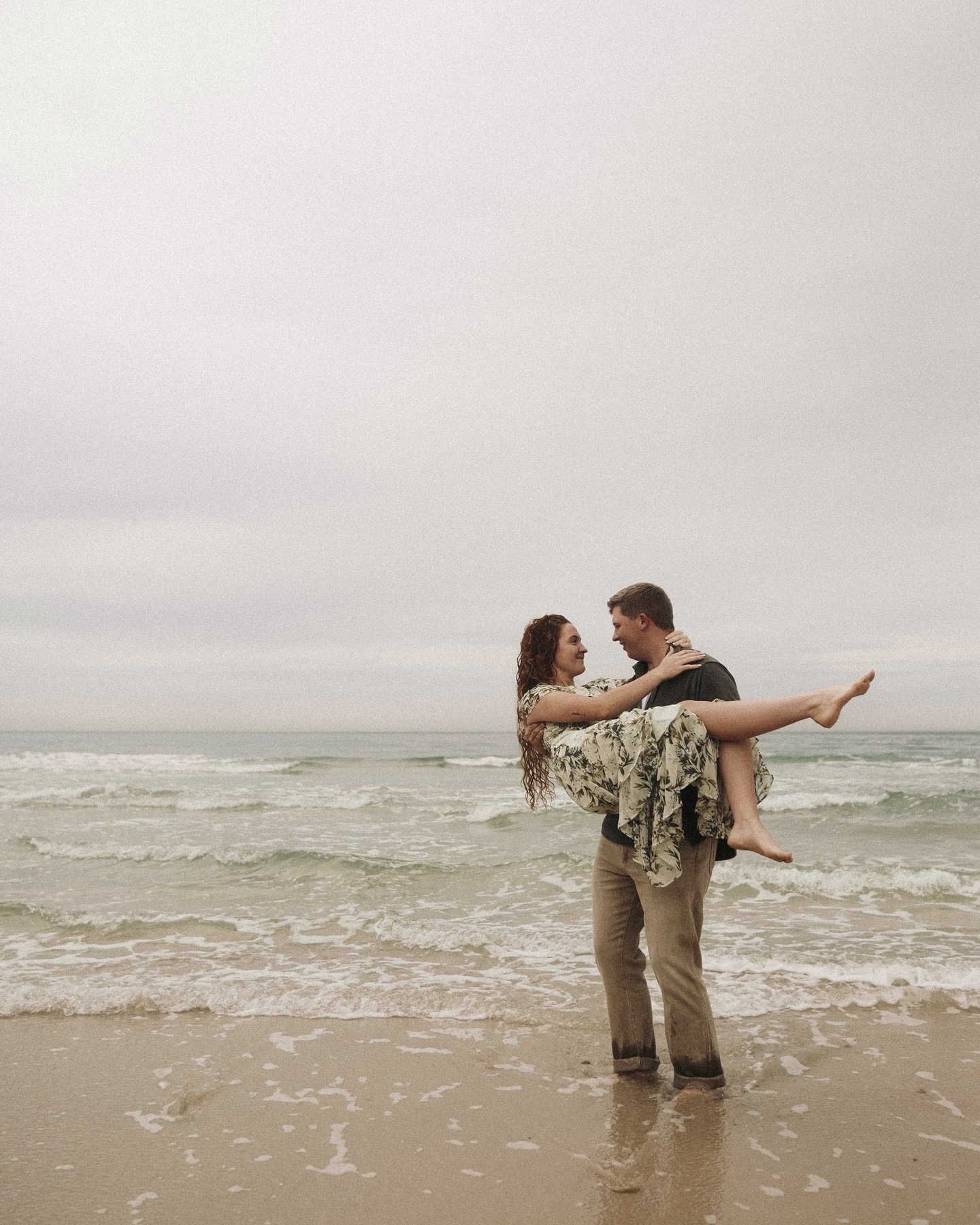 This stunningly moody engagement shoot at Port Willunga still warms my heart. 

▫️▫️▫️▫️▫️▫️▫️▫️▫️▫️

lastoftheseventh.com

▫️▫️▫️▫️▫️▫️▫️▫️▫️▫️

🔘Captured on @fujifilmau XT5&rsquo;s with 18mm &amp; 56mm Lenses. 
🔘Bags by @wotoncraft
🔘Straps by @h