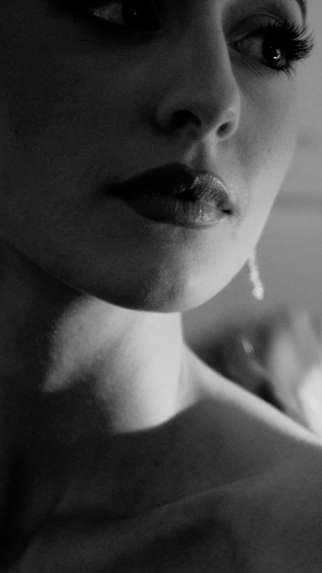 Montreal Wedding Video. Classy shot of beautiful bride. Cinematic