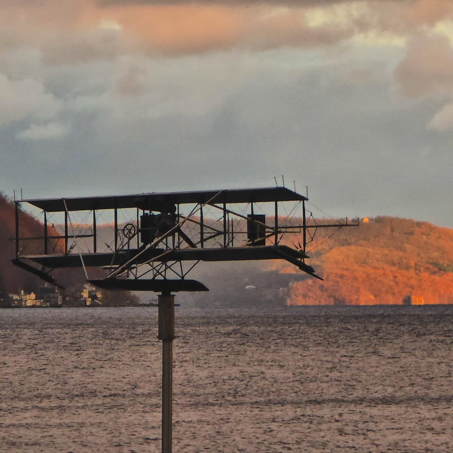 Sunrise at the edge of Keuka Lake in Hammondsport never disappoints&mdash;no matter the season.
Quiet water, soft light, and that calm-before-the-day feeling that makes you pause just a little longer. Whether it&rsquo;s misty summer mornings, crisp f