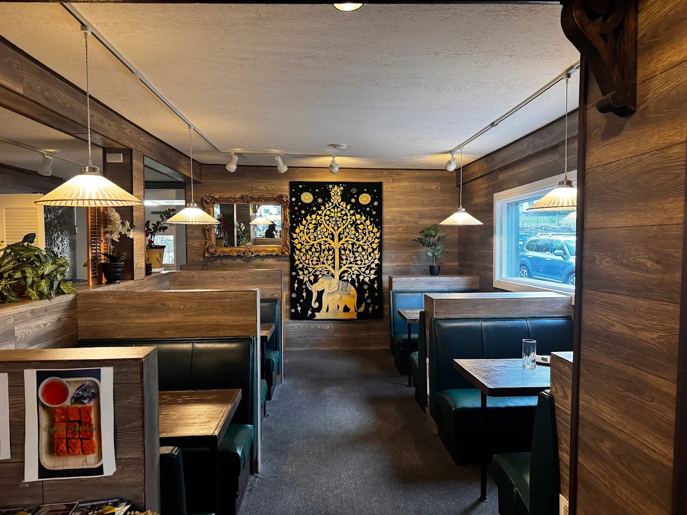 Green Elephant Thai Inside.webp