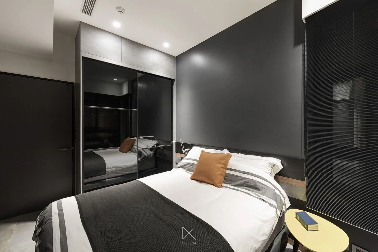 Photo inspiration: Curated Hidden Texture Apartment Gallery View 44