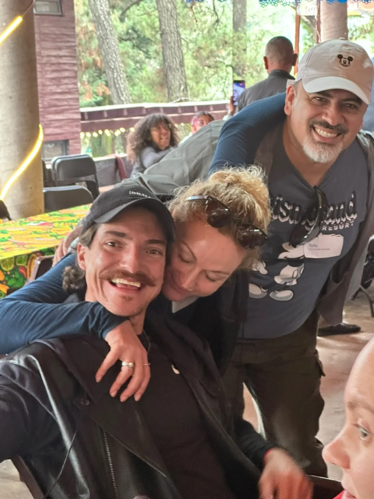 friends-hiking-near-mexico-city.jpg