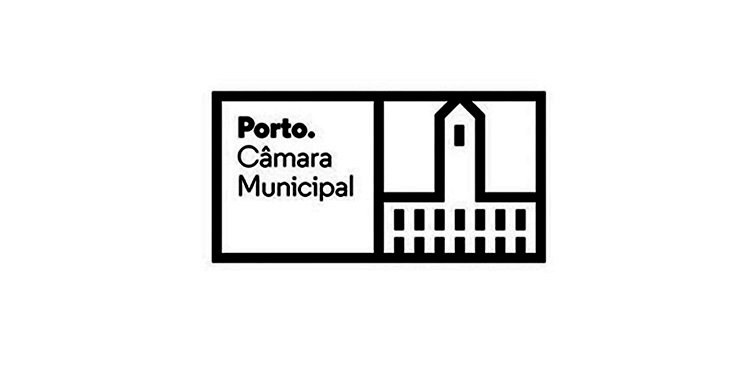 Logotipo da Câmara Municipal de Porto, com uma ilustração de uma torre e uma cerca ao fundo.