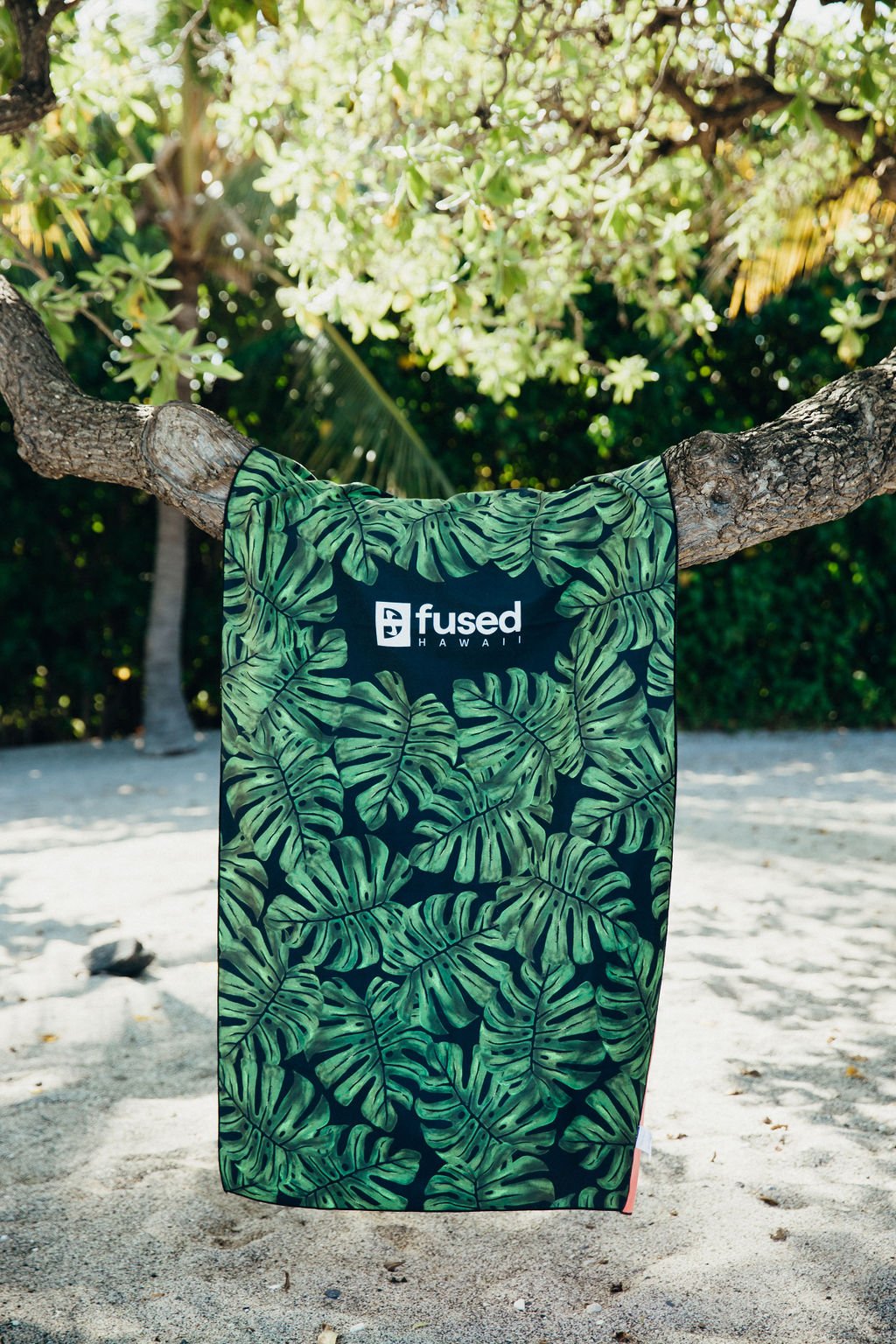 TOWEL - TROPICAL STATE OF MIND .jpeg