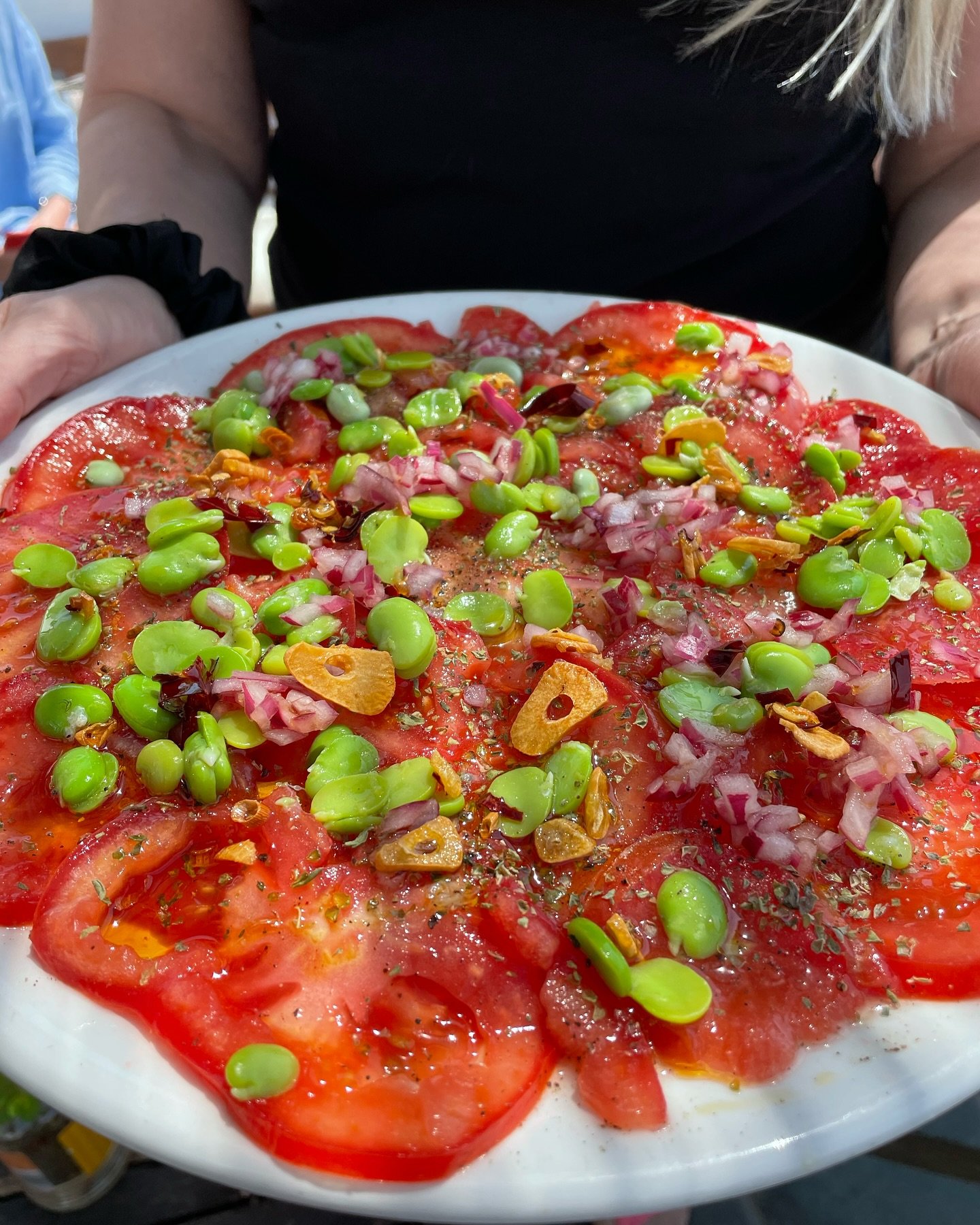Tomates ali&ntilde;ados is a dish we discovered a few years ago in tapas bars and restaurants around Aracena, north of Seville. The term &lsquo;ali&ntilde;ada&rsquo; means seasoned/dressed and it&rsquo;s used with various ingredients, but with the to