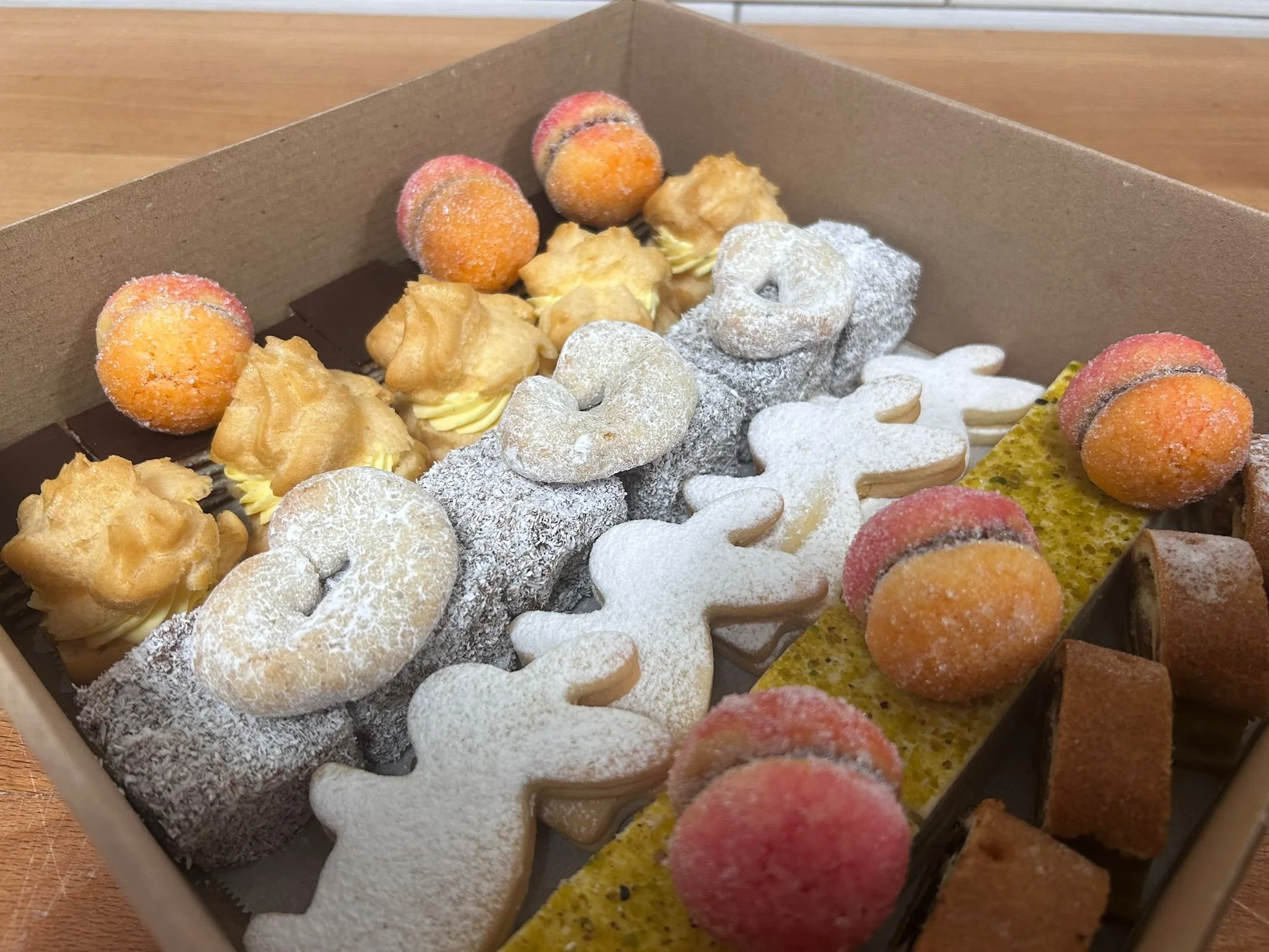 Uskrsna tradicionalna kutija 1 kg