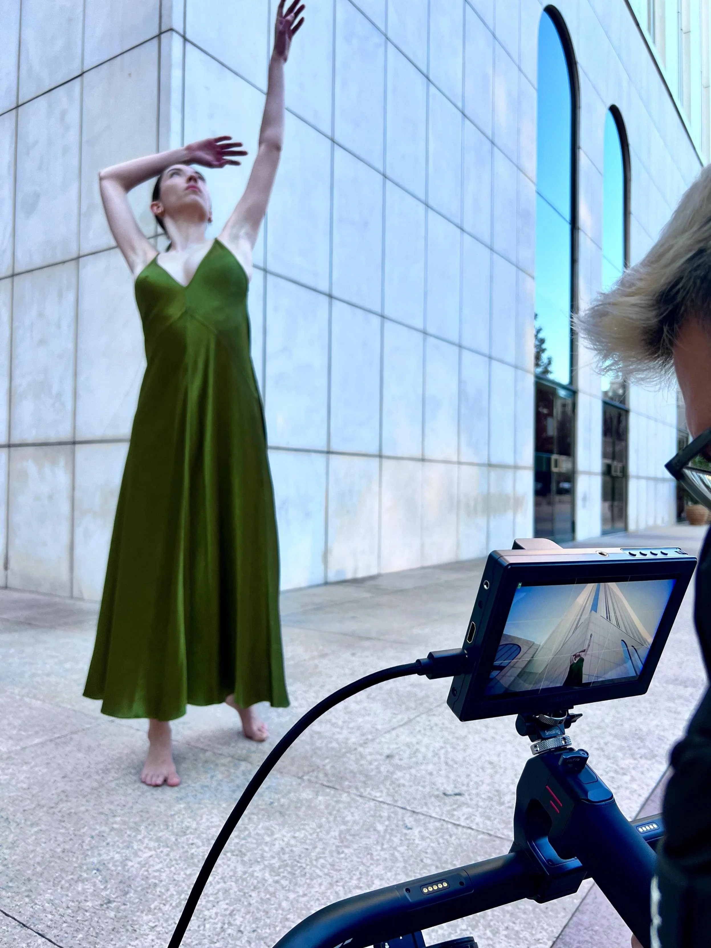 La Navidad es sentimiento. En Homerecord fusionamos danza, arte y emoción para desearos felices fiestas. 