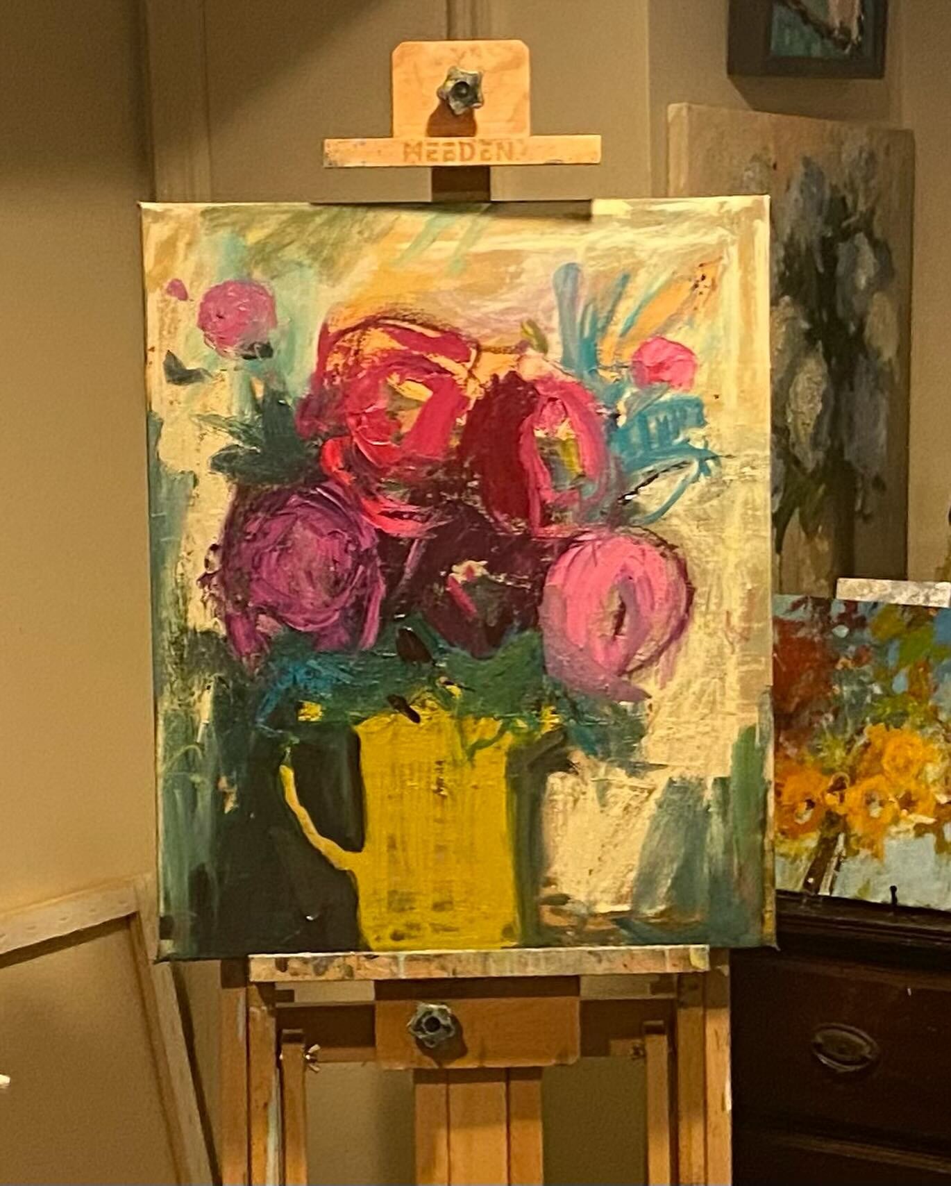 Got a great, loose start on this colorful floral but OMG my studio took a hit. Send help. WIP
.
.
.
#wip #oilpainting #floralpainting #peonypainting #peonys #njartist #nantucketartist #nantucketstyle #njoilpainter #abstractflorals