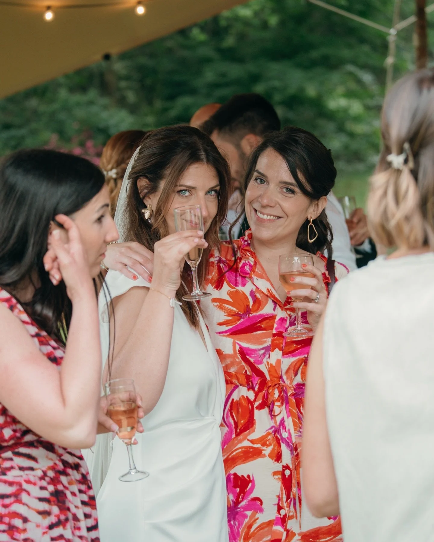 ✨ Joyeux anniversaire Perrine ! ✨
Je te souhaite un merveilleux anniversaire, une journ&eacute;e avec toutes les personnes que tu aimes !

Cet &eacute;t&eacute; reste grav&eacute; gr&acirc;ce &agrave; des rencontres comme la v&ocirc;tre. Je suis heur