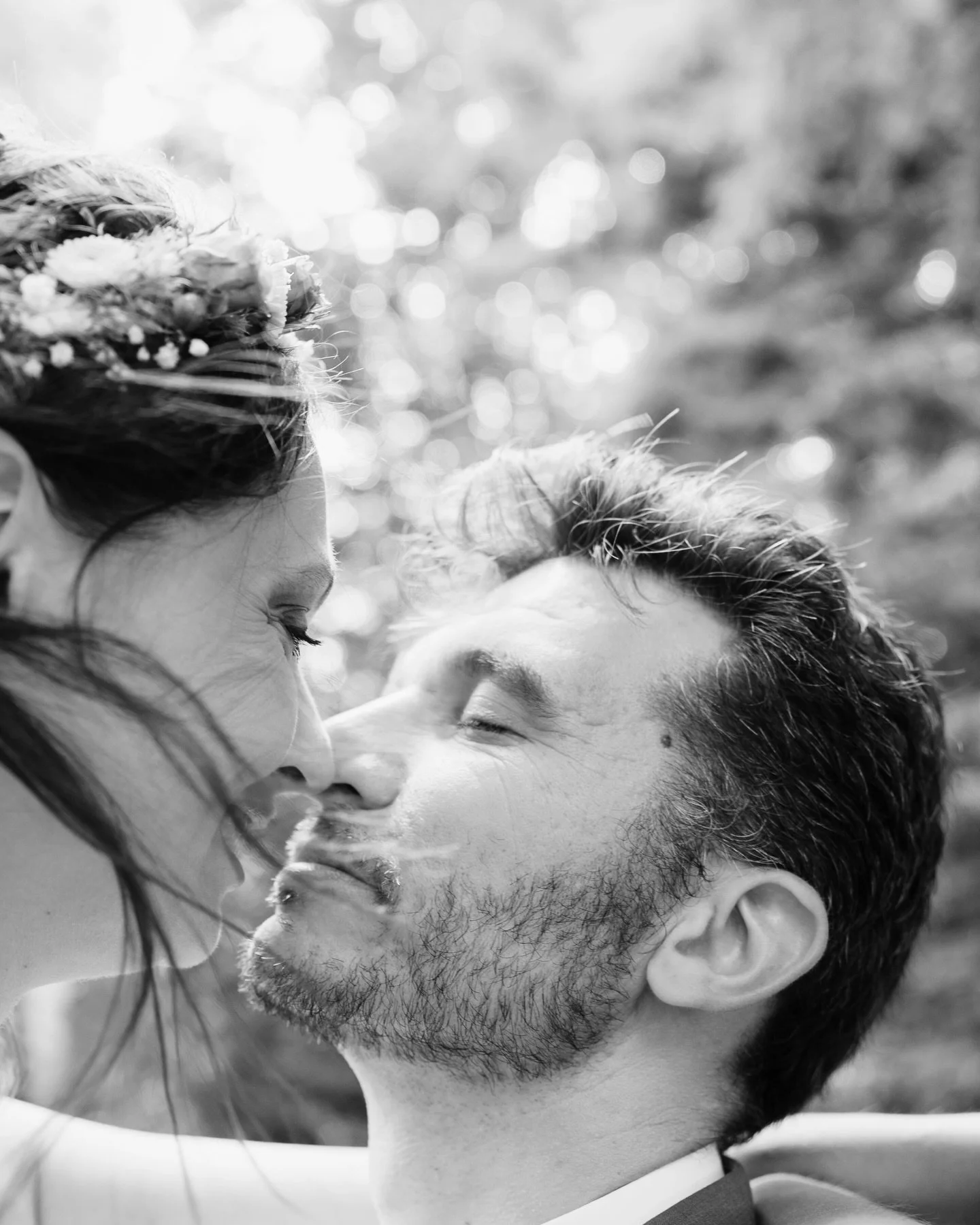 C&amp;A 💍🤍 

Quand vous me demandez de r&eacute;aliser un reportage photo essentiellement en noir et blanc avec une touche de grain ✨ 🎞️ 

#photographemariagelandes #mariagelandes #photographemariagepaysbasque #photographehossegor #mariagesudouest