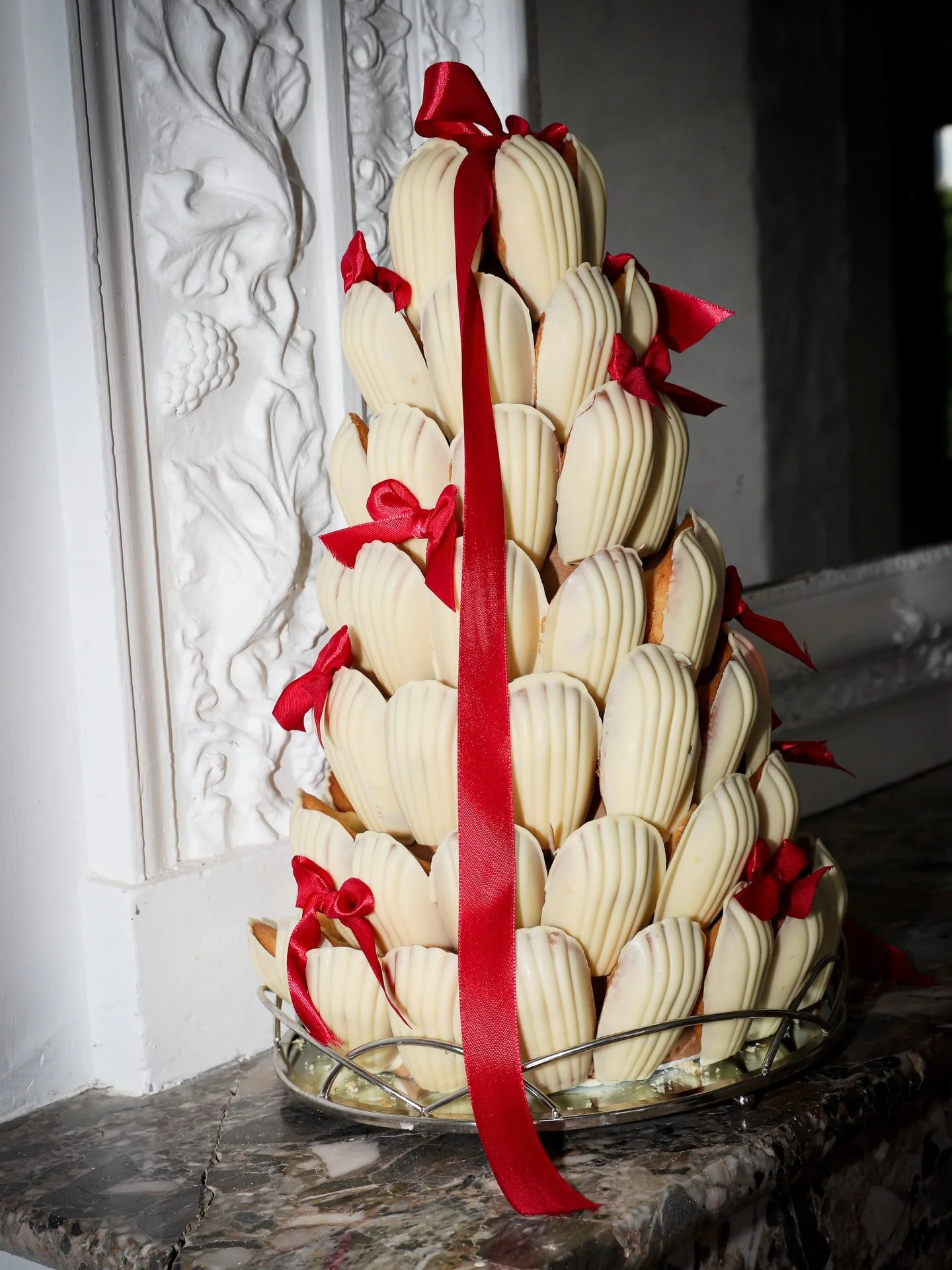 Un g&acirc;teau &agrave; la hauteur de la c&eacute;r&eacute;monie 🎀