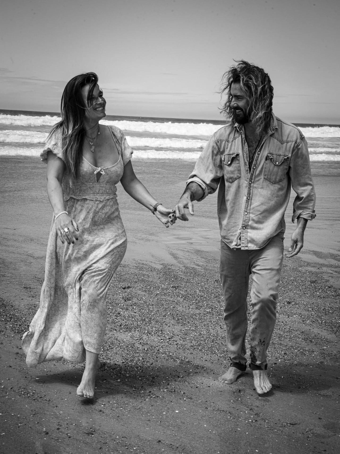 Et si le bonheur, c&rsquo;&eacute;tait juste &ccedil;a ?
Une balade sur la plage 🌊🌞 

#photographehossegor #photographelandes #photographepaysbasque #seancephotoplage