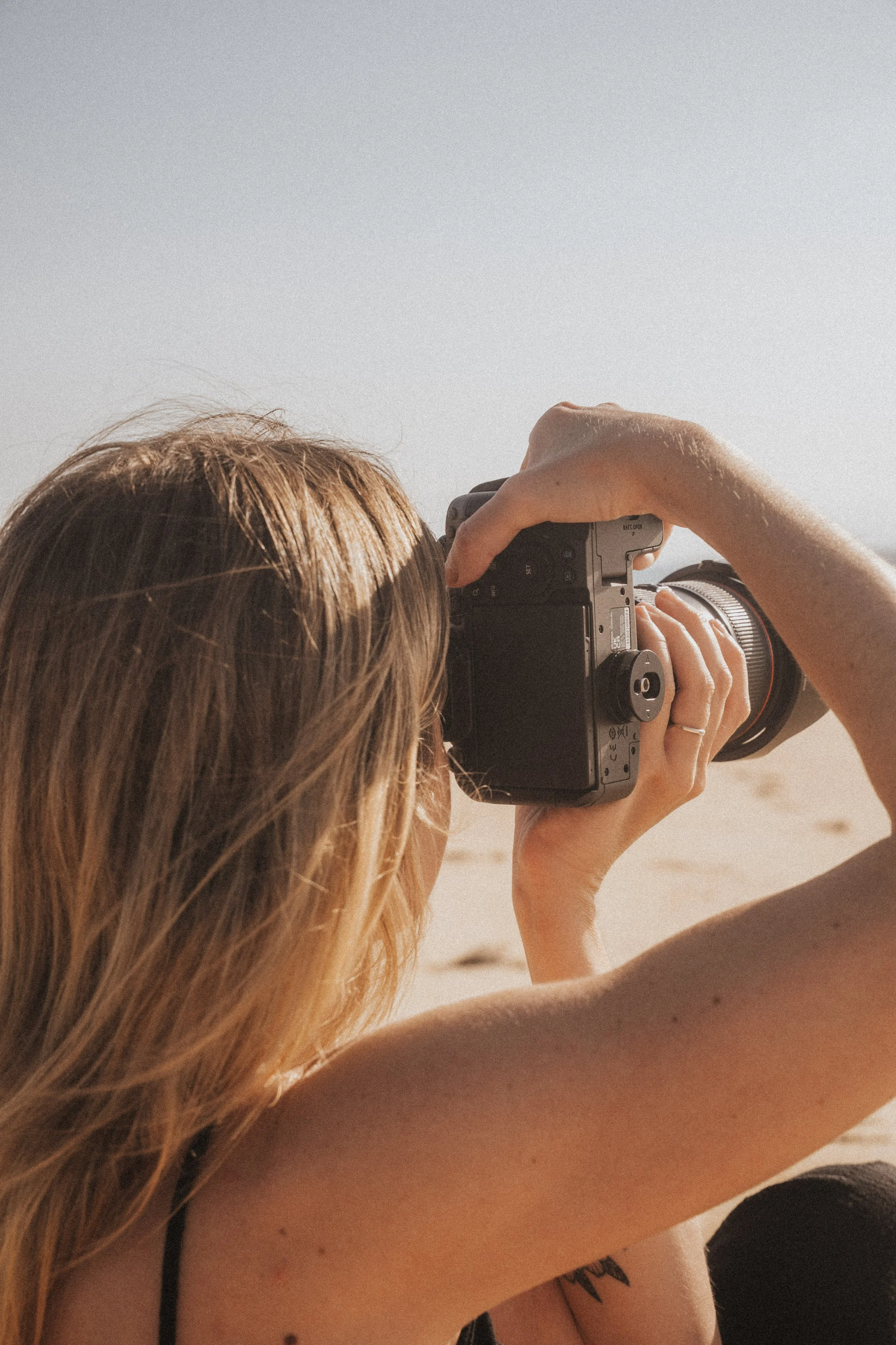 Marine = photographe mariage + couple/famille/maternité + Landes/Pays Basque + approche naturelle et humaine.