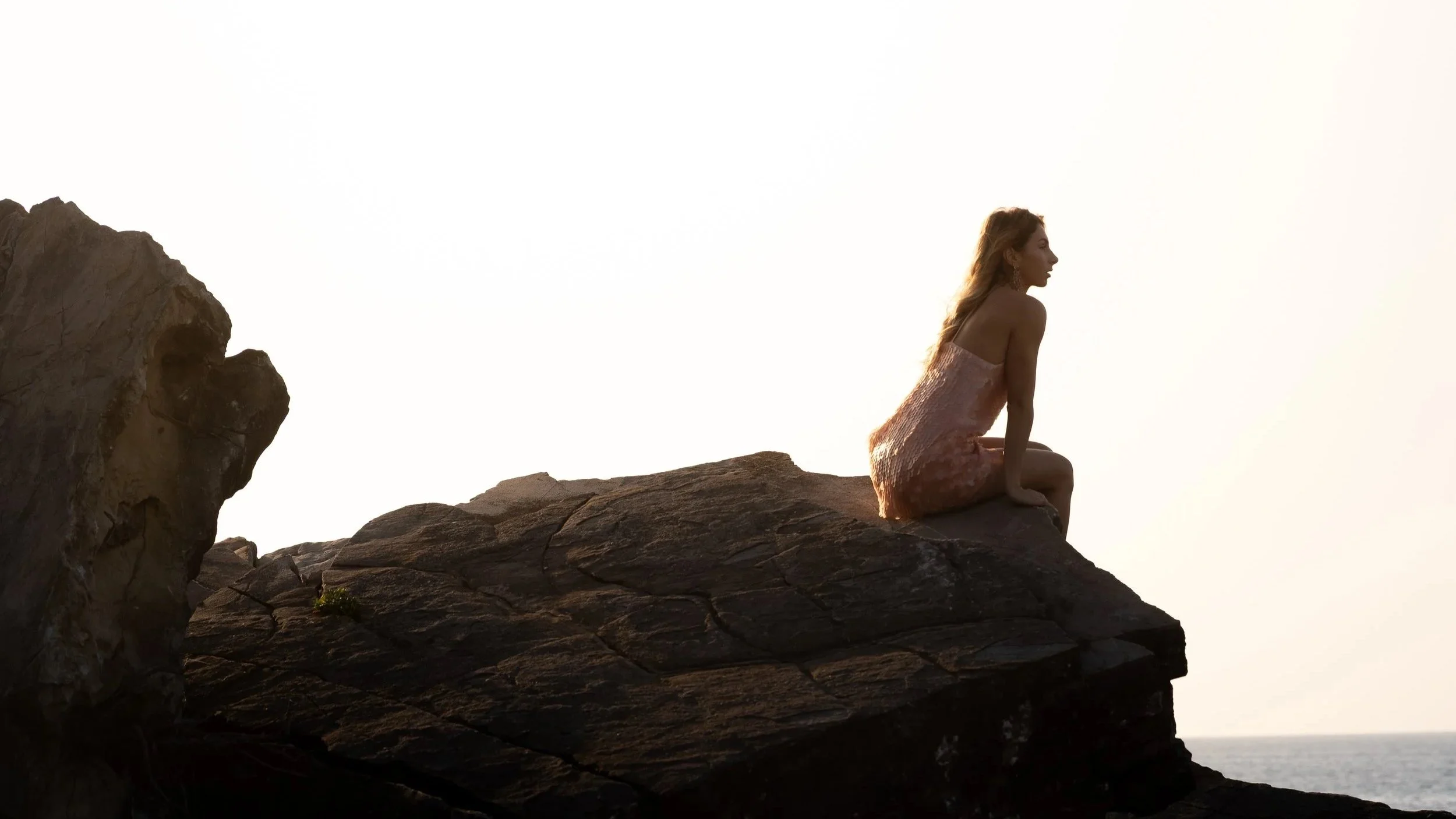 Marine = photographe mariage + couple/famille/maternité + Landes/Pays Basque + approche naturelle et humaine.