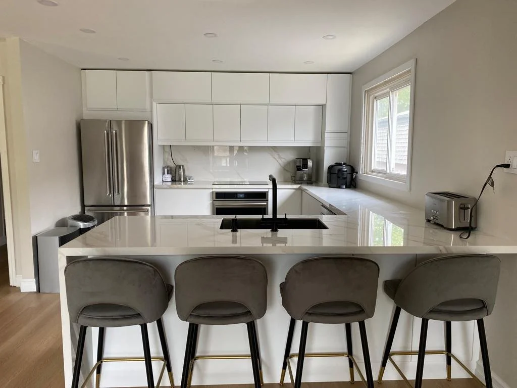 09 - adequate seating space behind the  countertop