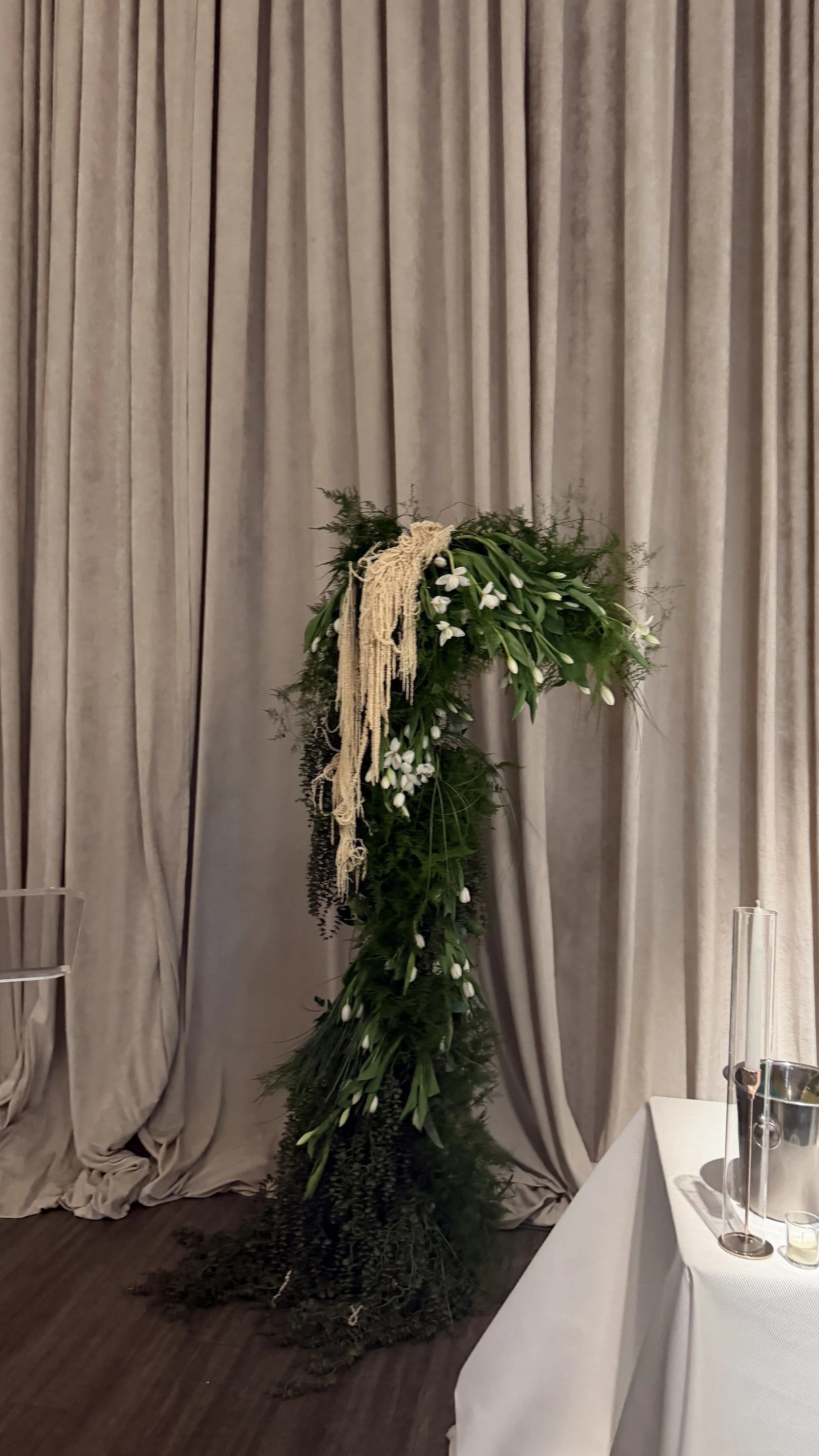 Modern sculptural arch 