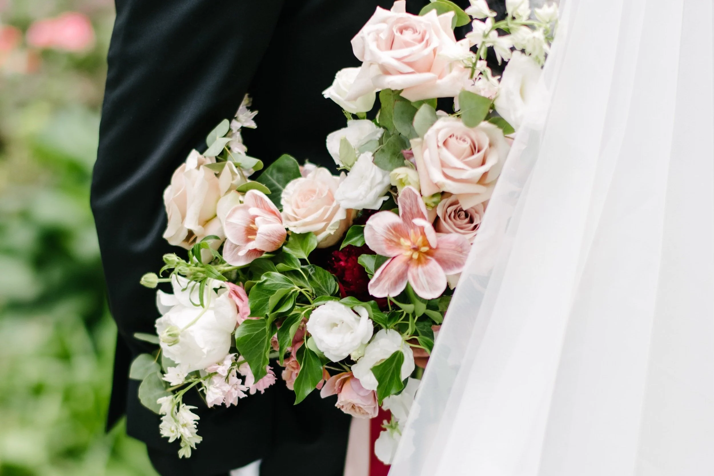 Seasonal Flower Trends for Full-Service Weddings