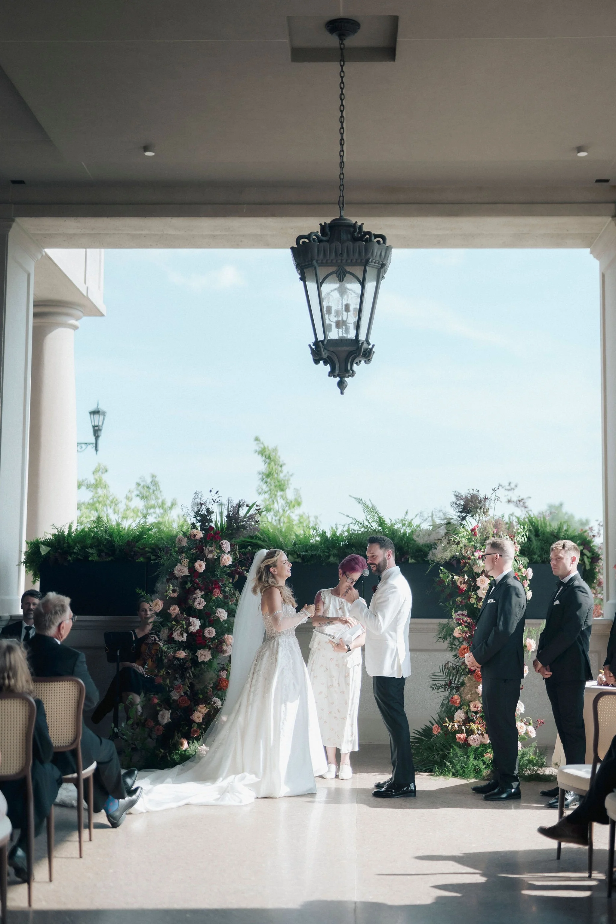 How to Choose a Wedding Florist in Toronto Without Comparing Quotes Alone