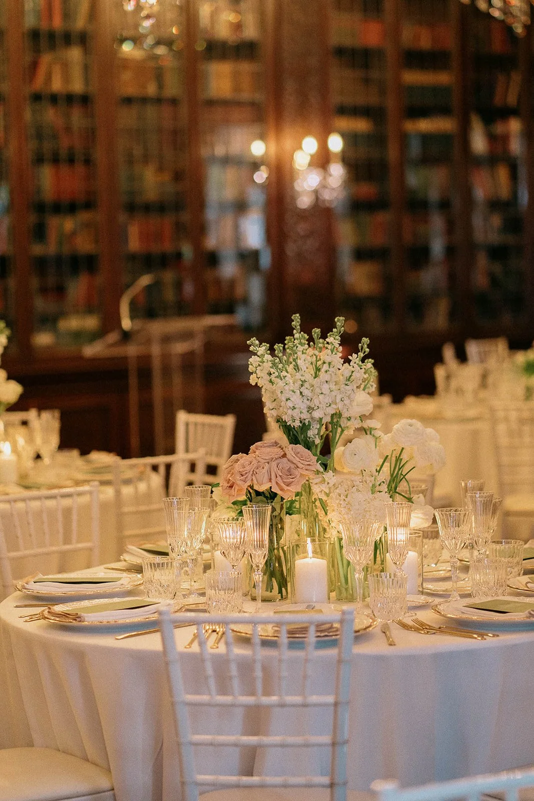 Luxury tablescape styled by Dereves, featuring abundant florals, layered textures, and refined décor elements; crafted by a luxury wedding planner Toronto specializing in timeless, expensive-looking wedding design and curated styling