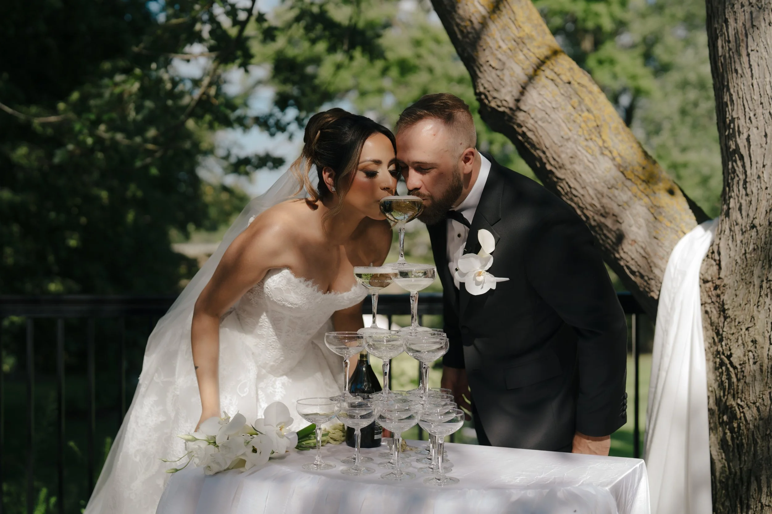 Elegant blue and white hydrangea centerpiece created by Dereves, showcasing refined wedding floral design Toronto and the elevated, modern style we’re known for as a best wedding florist Toronto cocktail tower