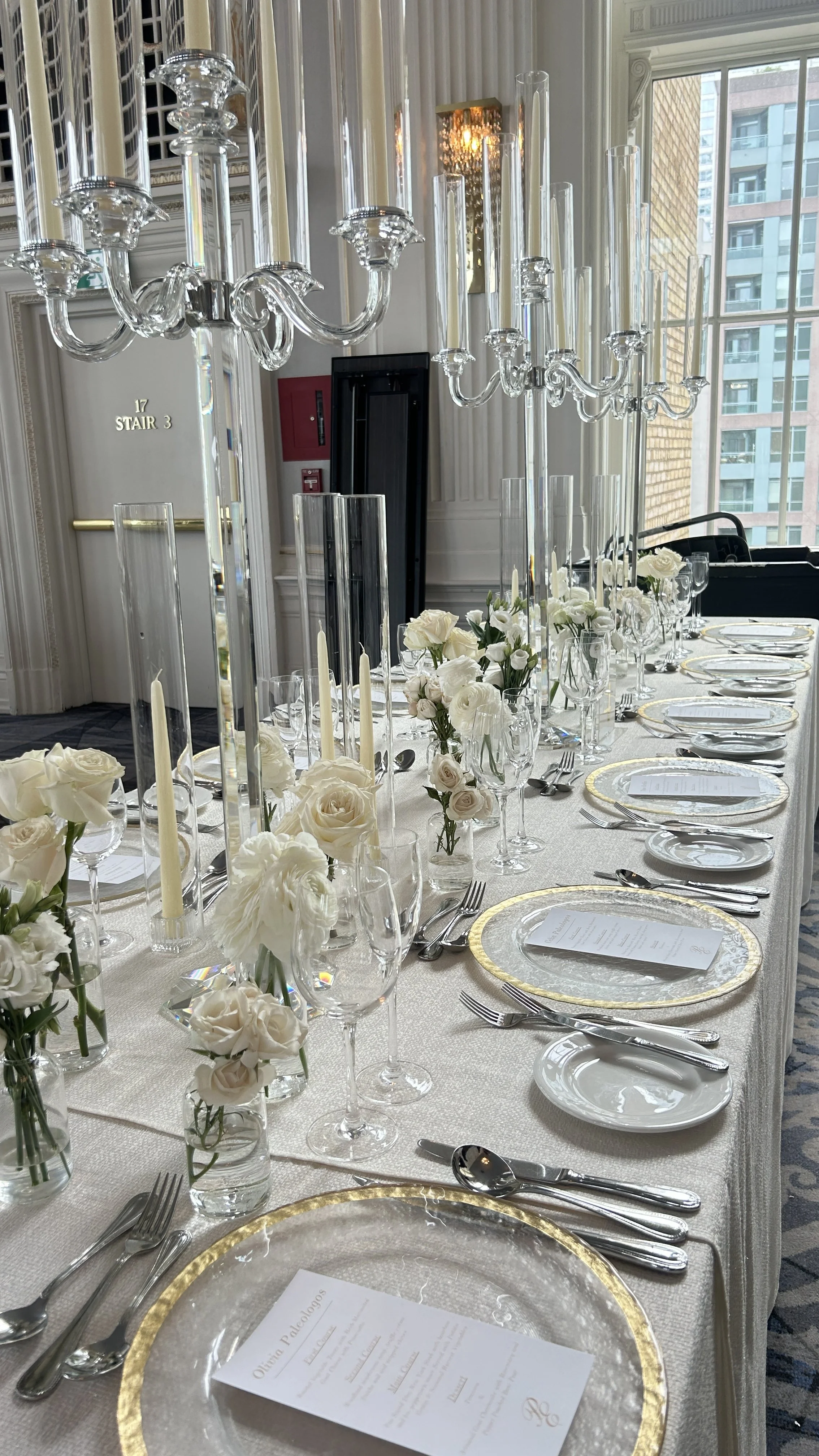 White hydrangea centerpiece by Dereves Studio, best florist in Toronto for modern weddings.
