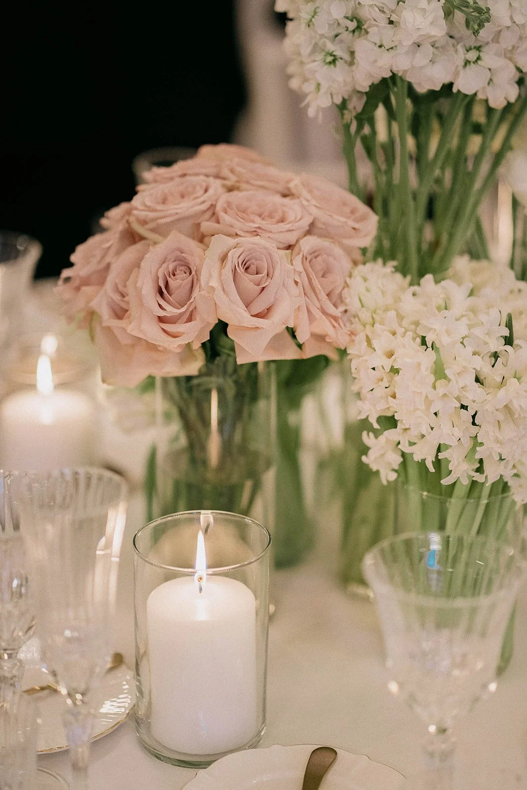 “Long estate table with lush, overflowing floral arrangements and luxury candle styling, created by Dereves to embody high-end Toronto wedding design and show couples how to make a wedding look luxurious and cohesive.