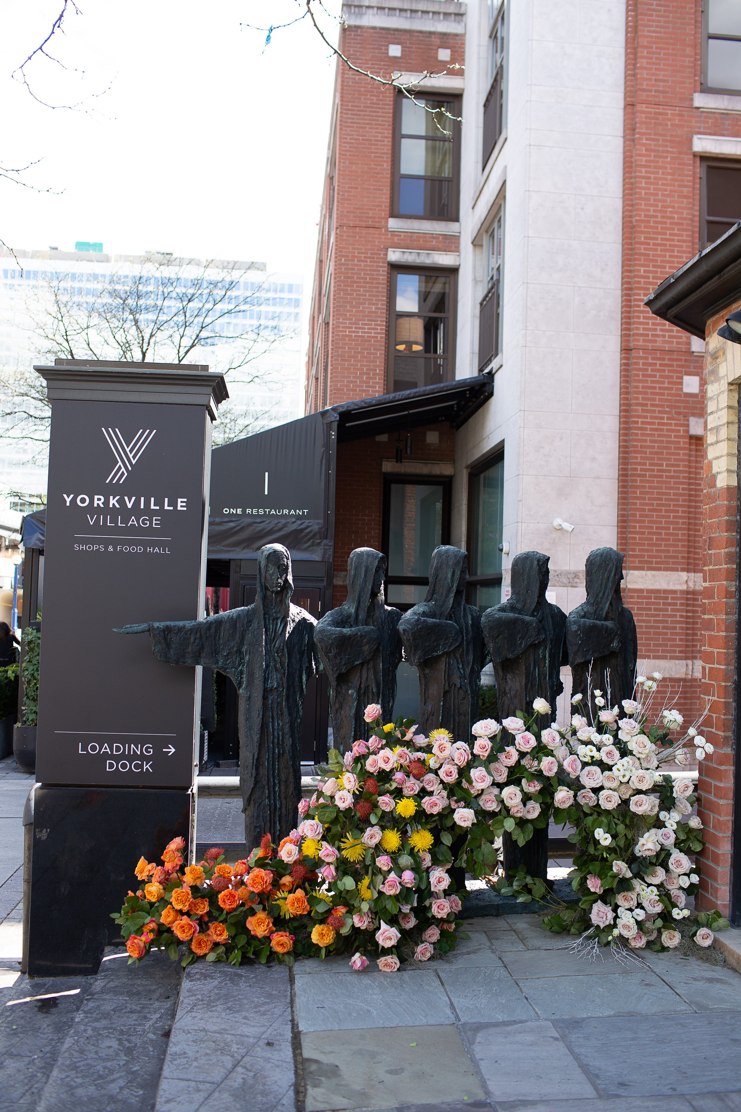 Large-scale floral installation in Toronto for an art gallery storefront event by Derêves Studio