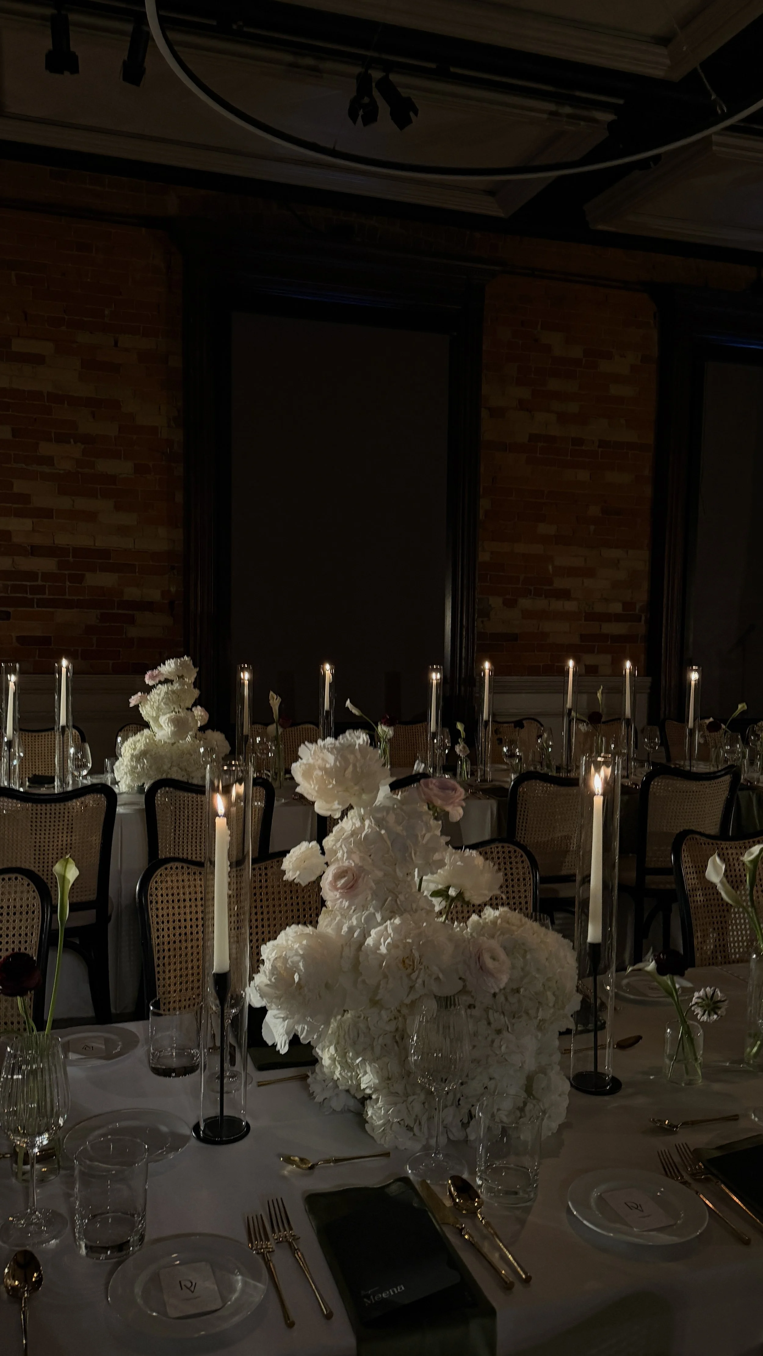 Modern flowers toronto for weddings | Luxury florist for weddings