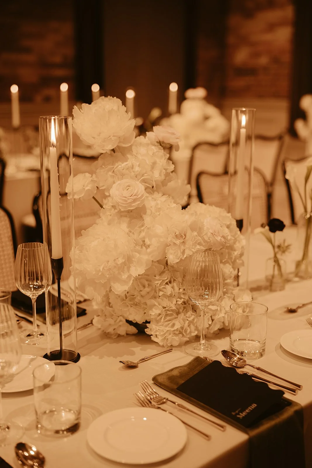 Modern sculptural wedding flowers in Toronto designed by Derêves Studio, featuring dimensional seasonal blooms and an artful contemporary floral composition.