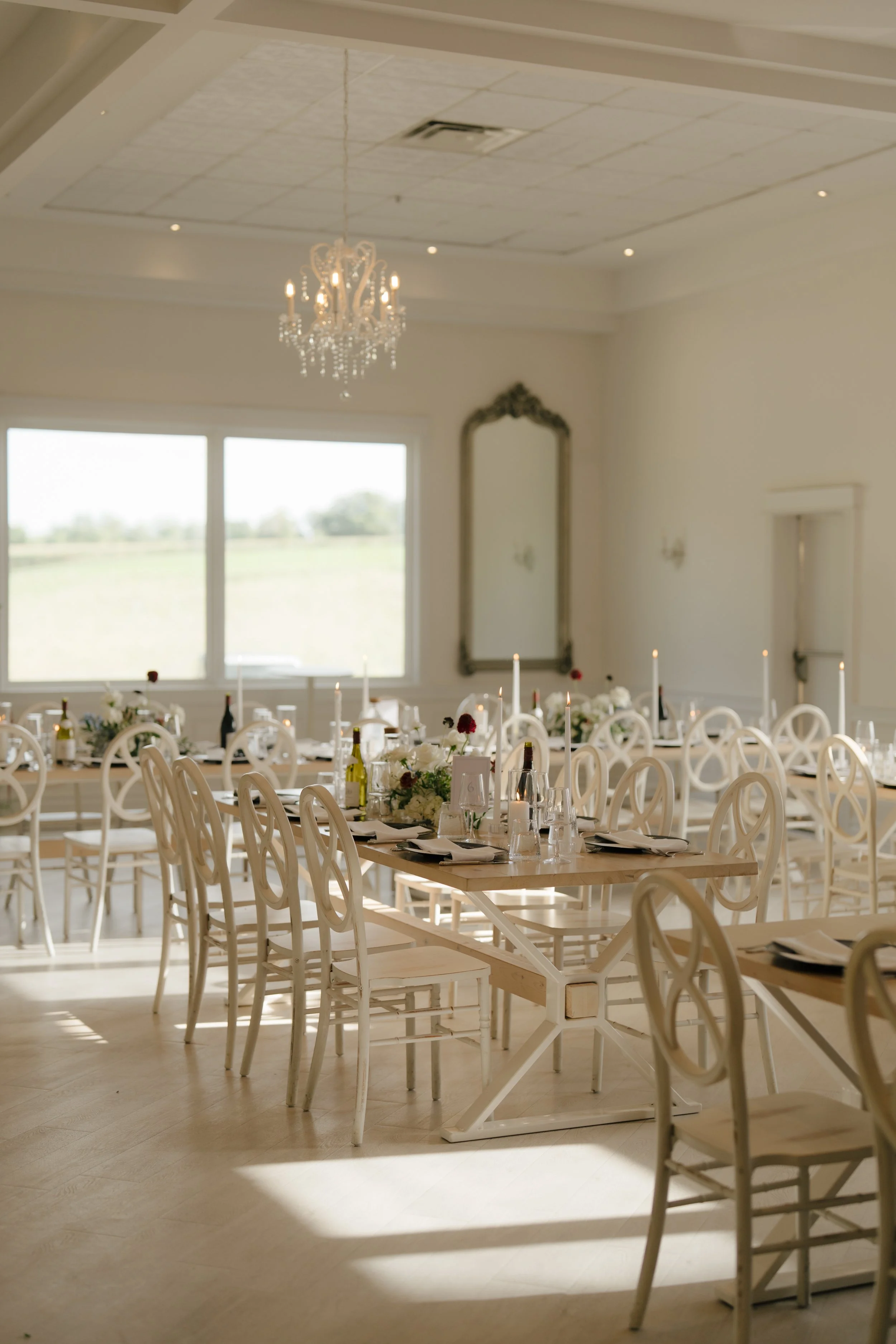 Modern Toronto wedding ceremony with intentional layout, guest experience and décor details brought together through full-service wedding planning by Derêves Studio.