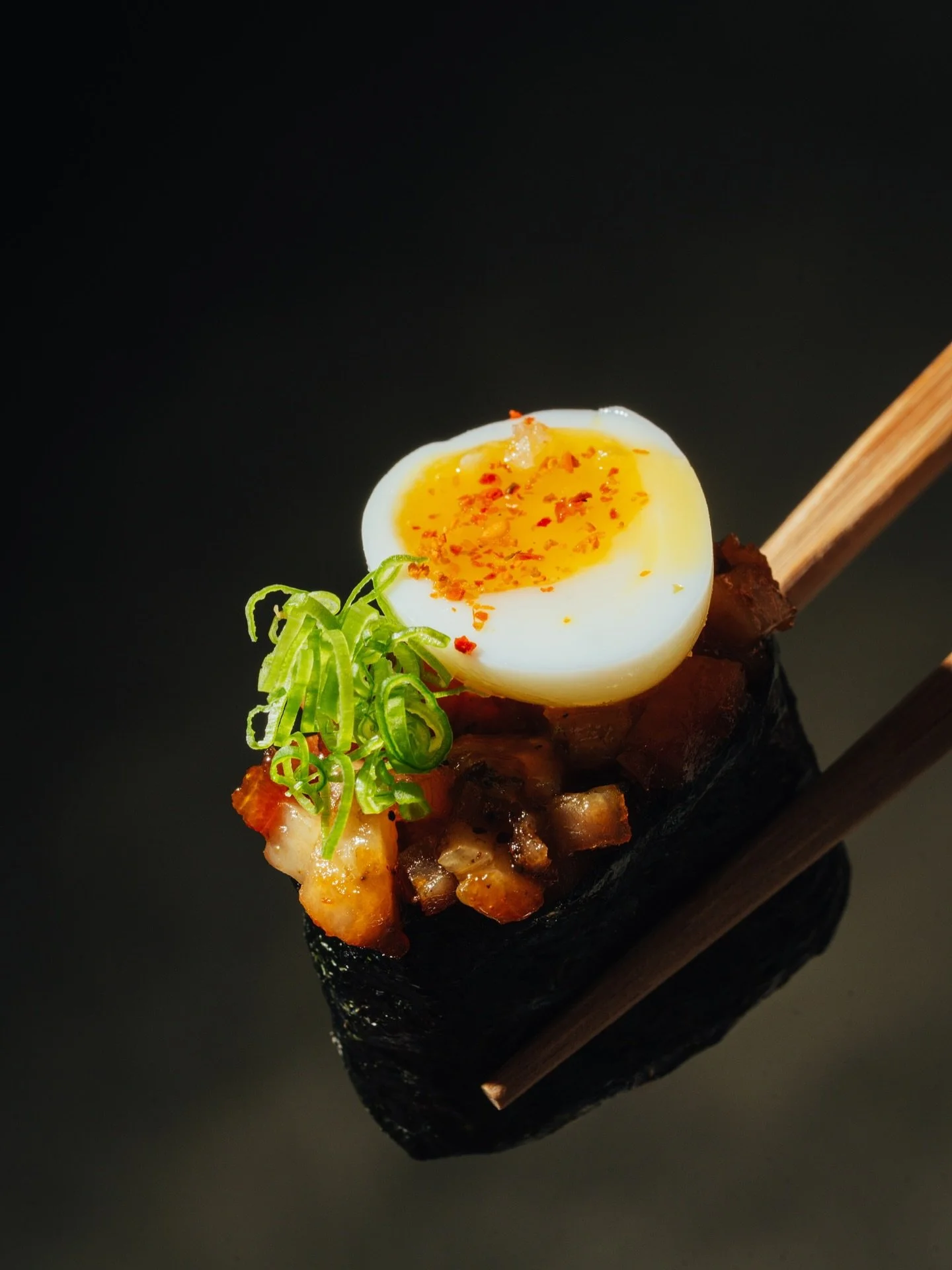 gunkan. a bite built for depth.