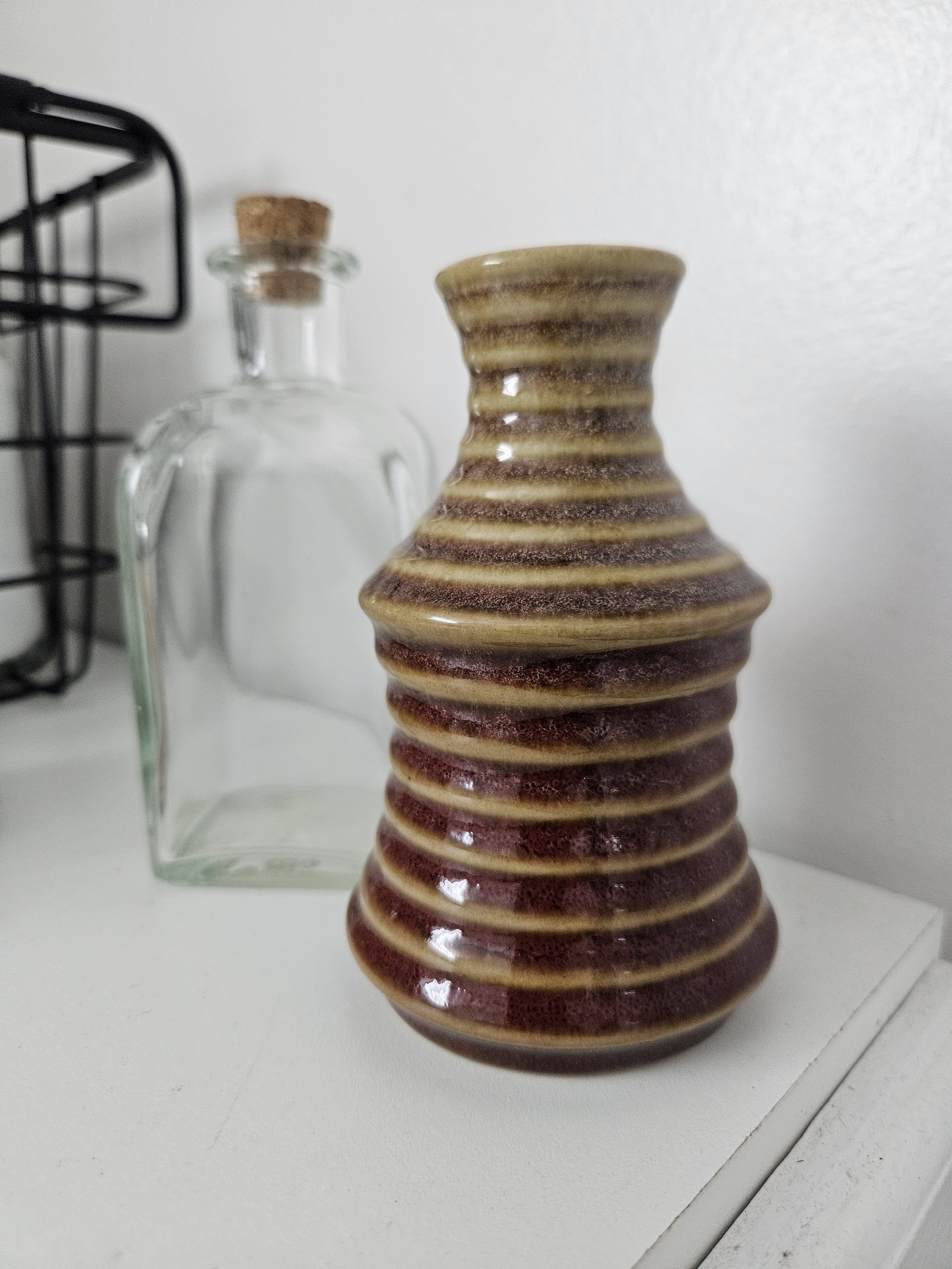 sweet ribbed brown vase