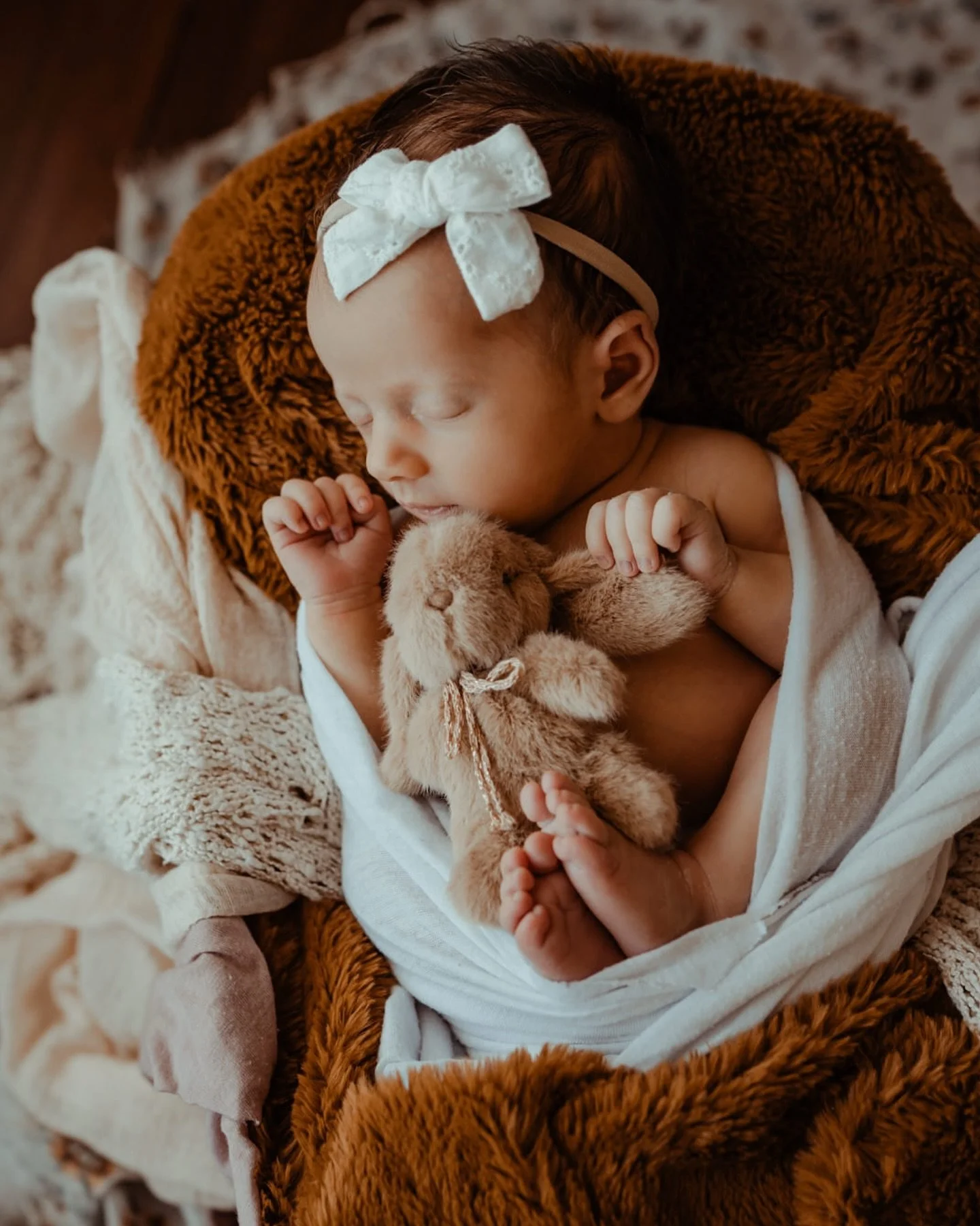 Soft snuggles, tiny toes, and her favourite little bunny .
Just a booking update from me - I&rsquo;ll be accepting  limited new studio bookings  from January until May before wedding season takes over &mdash; if you&rsquo;ve been thinking about booki