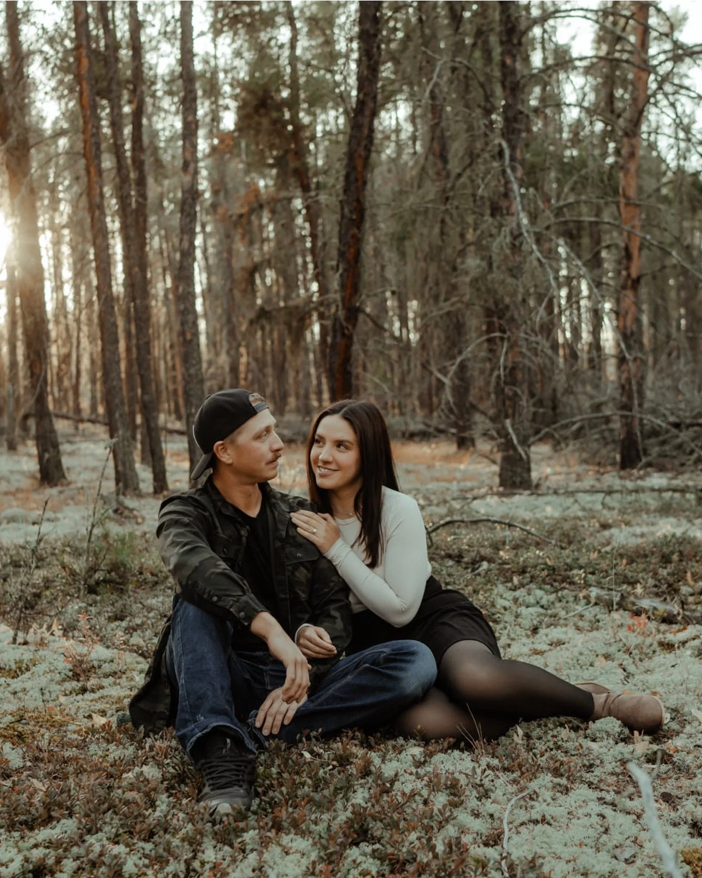 A drive north to meet up with these two in a moss covered forest for their engagement photos 🖤
Late fall means less leaves on the trees and more on the ground and earlier sunsets every day, it has a quiet beauty and I&rsquo;m so thankful to get to e