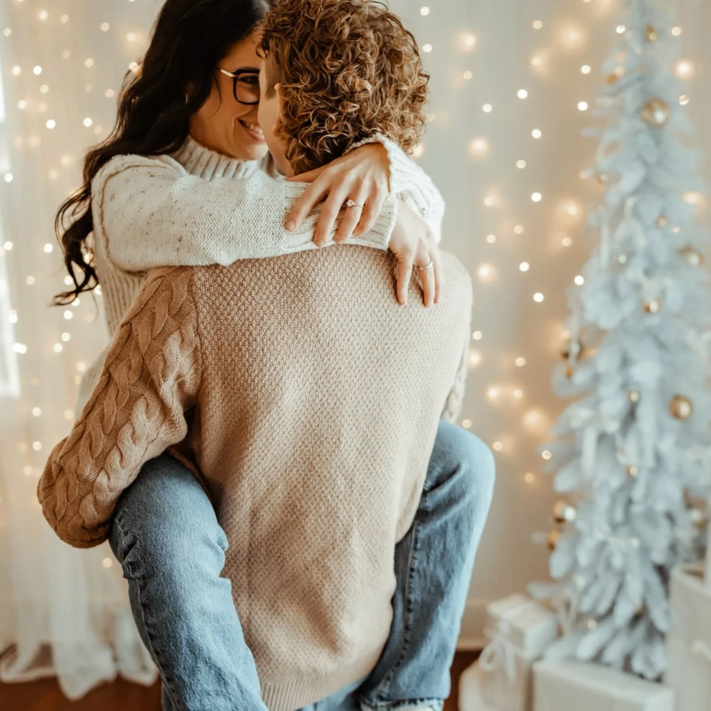 The studio has been full of twinkle lights, cozy moments, perhaps more than just few Christmas ornaments thrown around and so many familiar faces &mdash; couples and families I&rsquo;ve been lucky to photograph over the years. Christmas minis are off