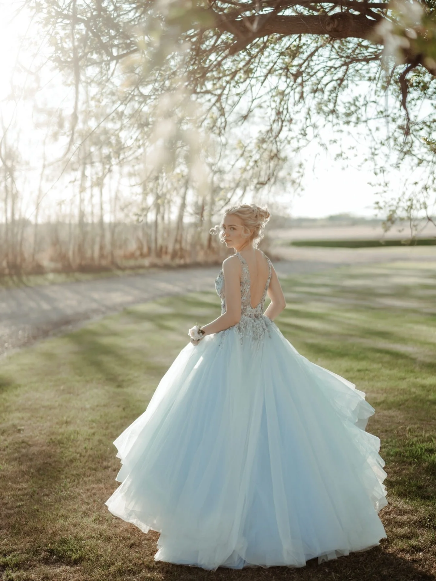 Spring grad bookings update! 
Grad bookings open tomorrow (Jan 5th ) at 8am!
These are for May and June sessions and will be available to book through our website as only. Limited evening spots available and local to Camrose area. 
Please share with 