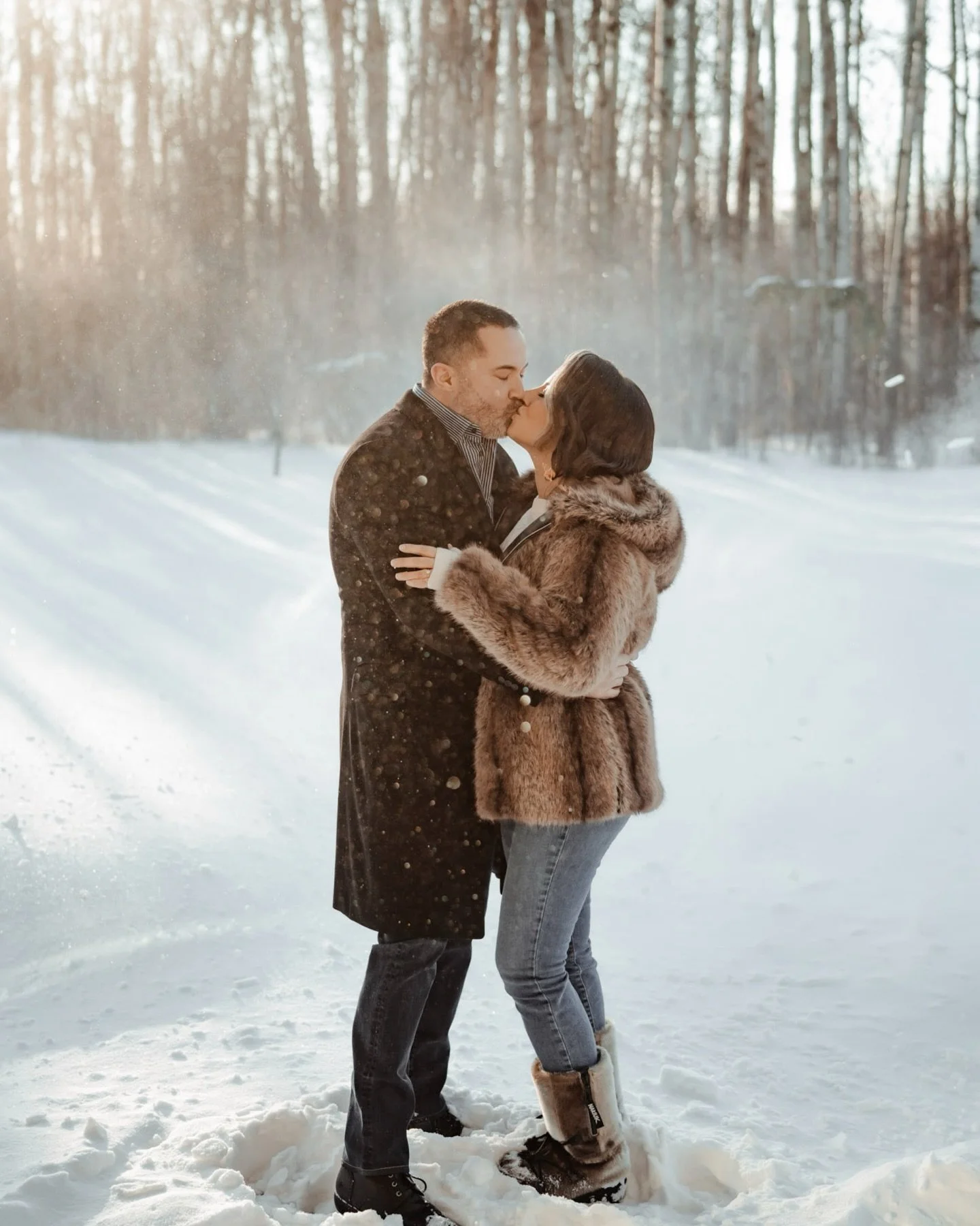 Oh my lanta was this day cold .. yes ! did it matter &hellip; nope! 
Loved getting to know these two and create their gorgeous winter wonderland engagement images out at @sparrowlane.events before their wedding there this fall! Very thankful for cozy