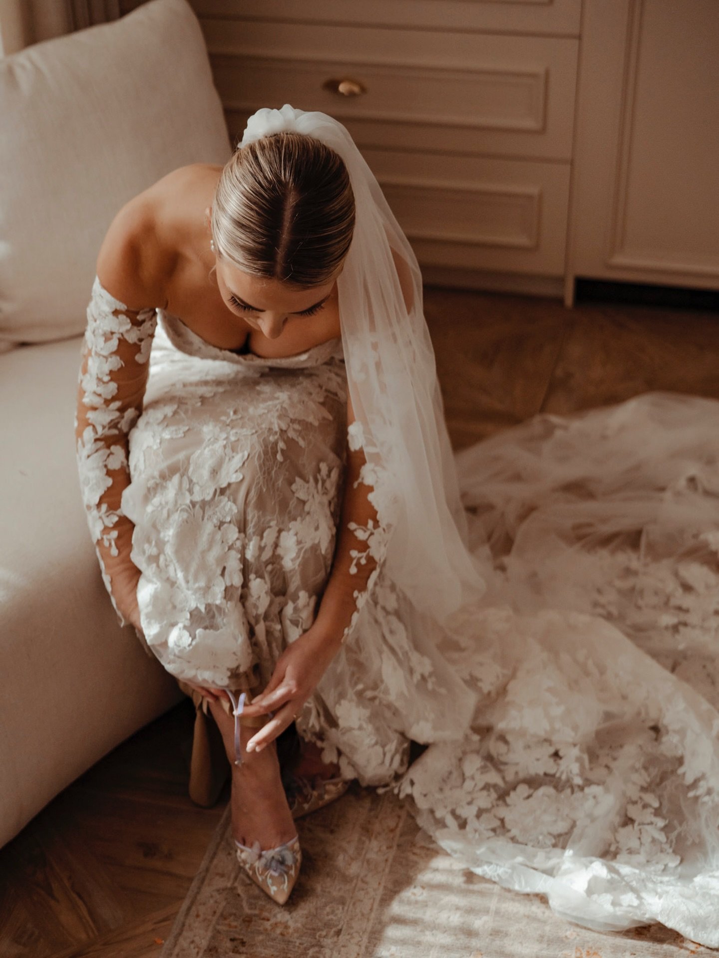 A note for our 2026 brides!
If you were wanting to do a boudoir session with me (Tracey only 😘) then please make sure to grab one of the few marathon spots when they go live tomorrow ! These are the only boudoir dates I&rsquo;ll be offering this yea