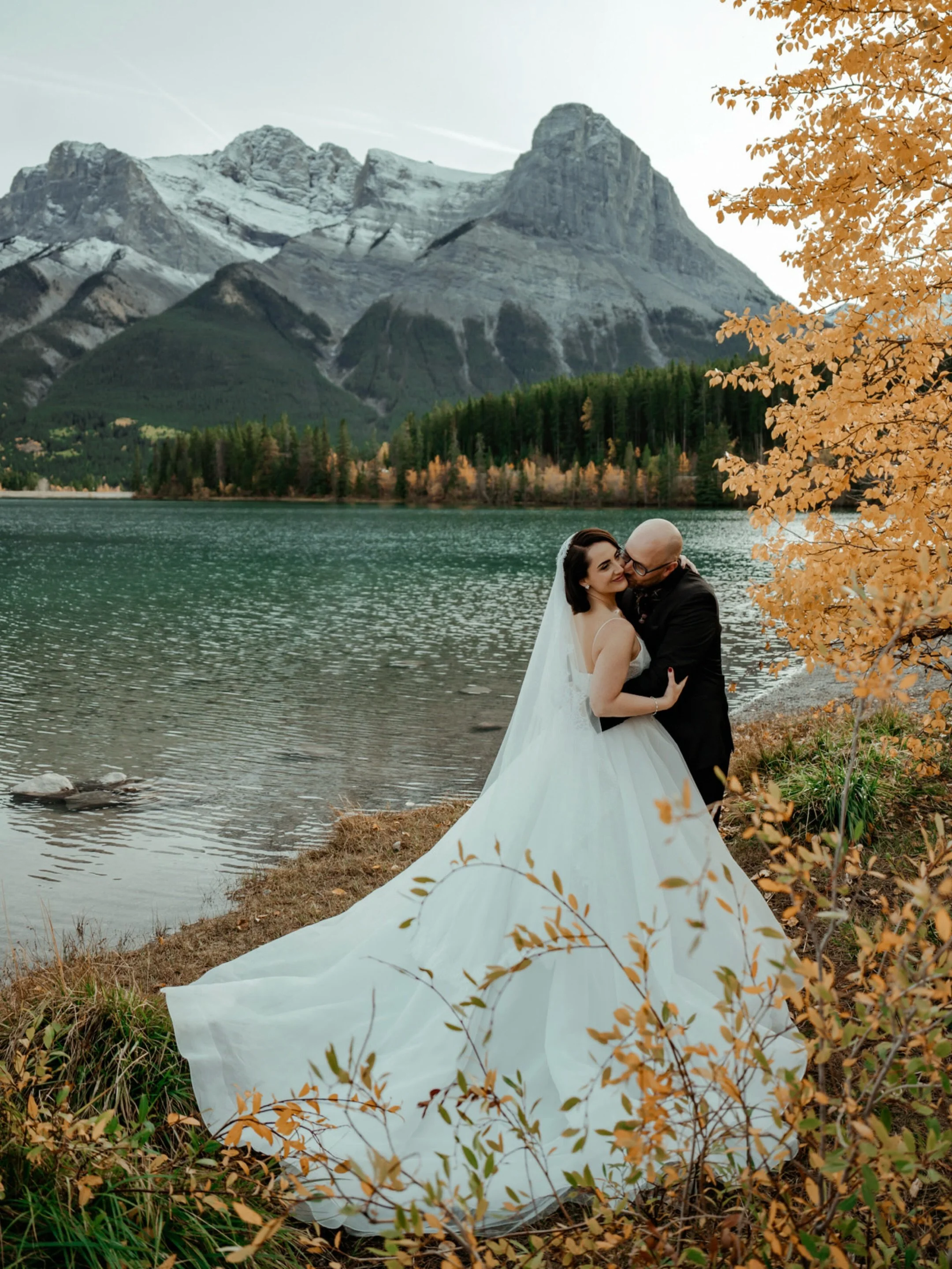 At this point fall is just showing off in the mountains. 
The first wedding of October was absolutely stunning!It was a day I had  been so looking forward to and I&rsquo;m so glad everything came together so beautifully on the day for these two. Also