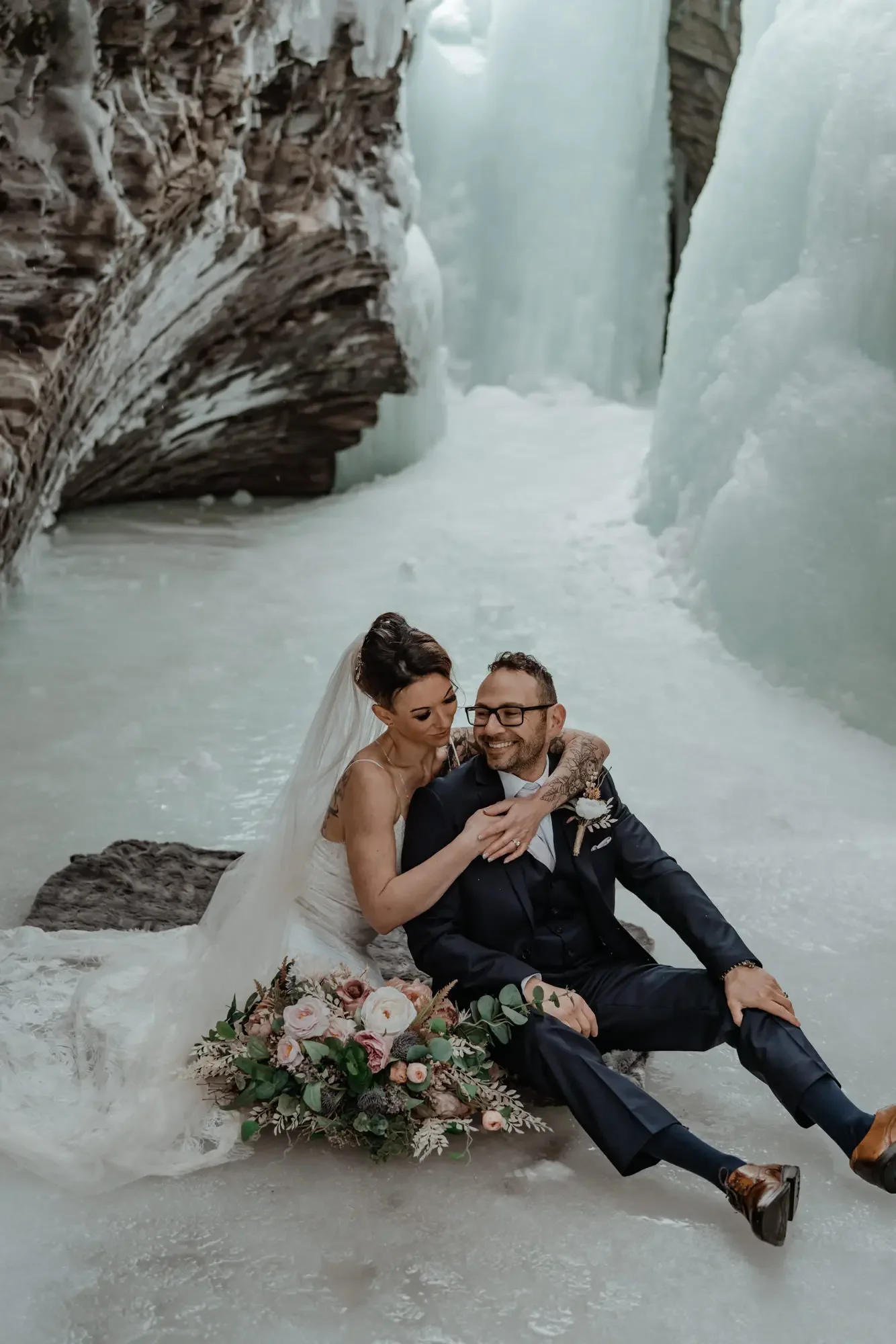 winter-elopement-photography-at-emerald-lake-lodge1-4.webp