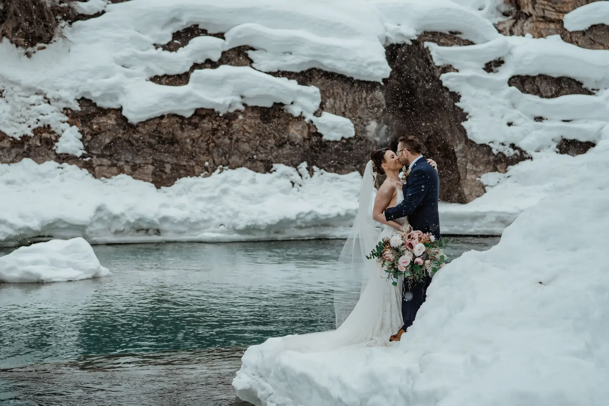 winter-elopement-photography-at-emerald-lake-lodge18.webp