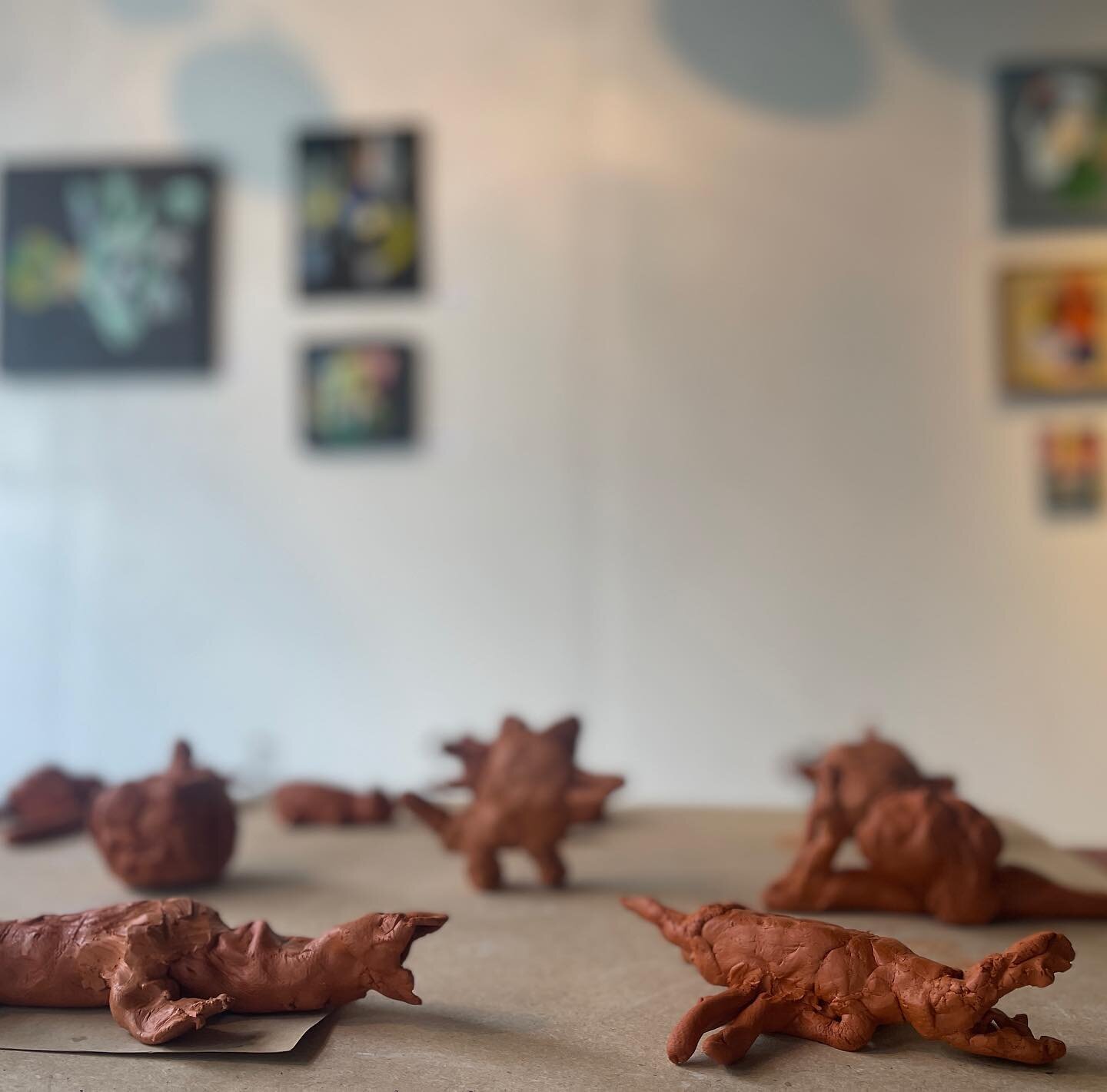 September&rsquo;s group classes for ages 5-12 have begun 🍂🥳 This week we&rsquo;re making clay animal sculptures 🐌 🐊 Stay tuned + see how students decide to decorate their finished work with paint 🎨 💫 

Interested in signing up your kiddo? You&r