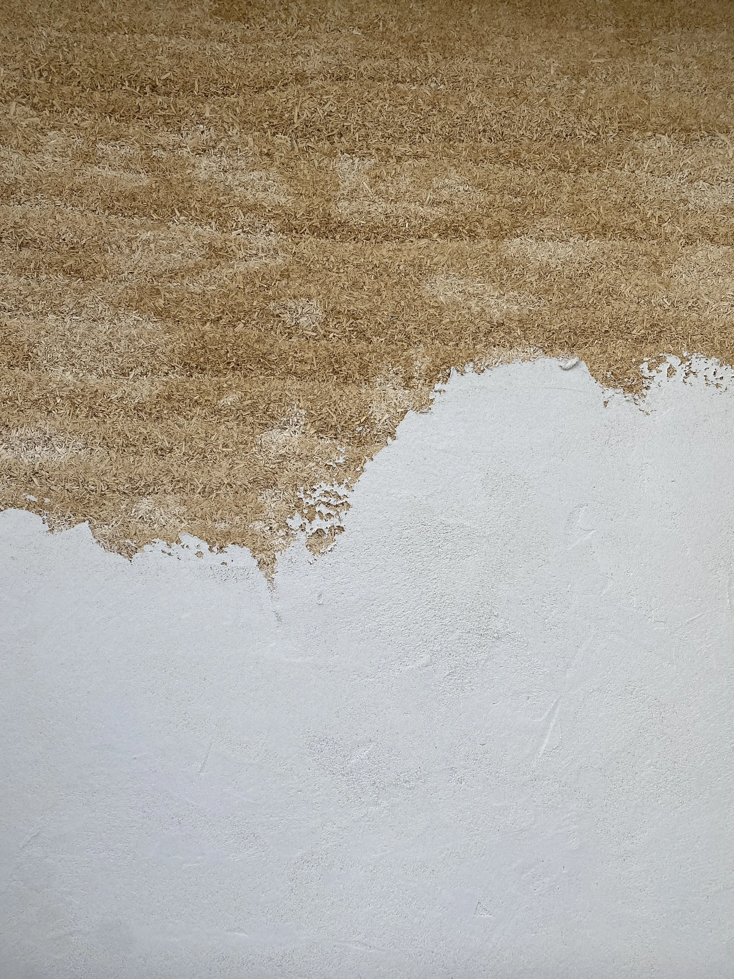 Enduit chaux sur mur de chanvre