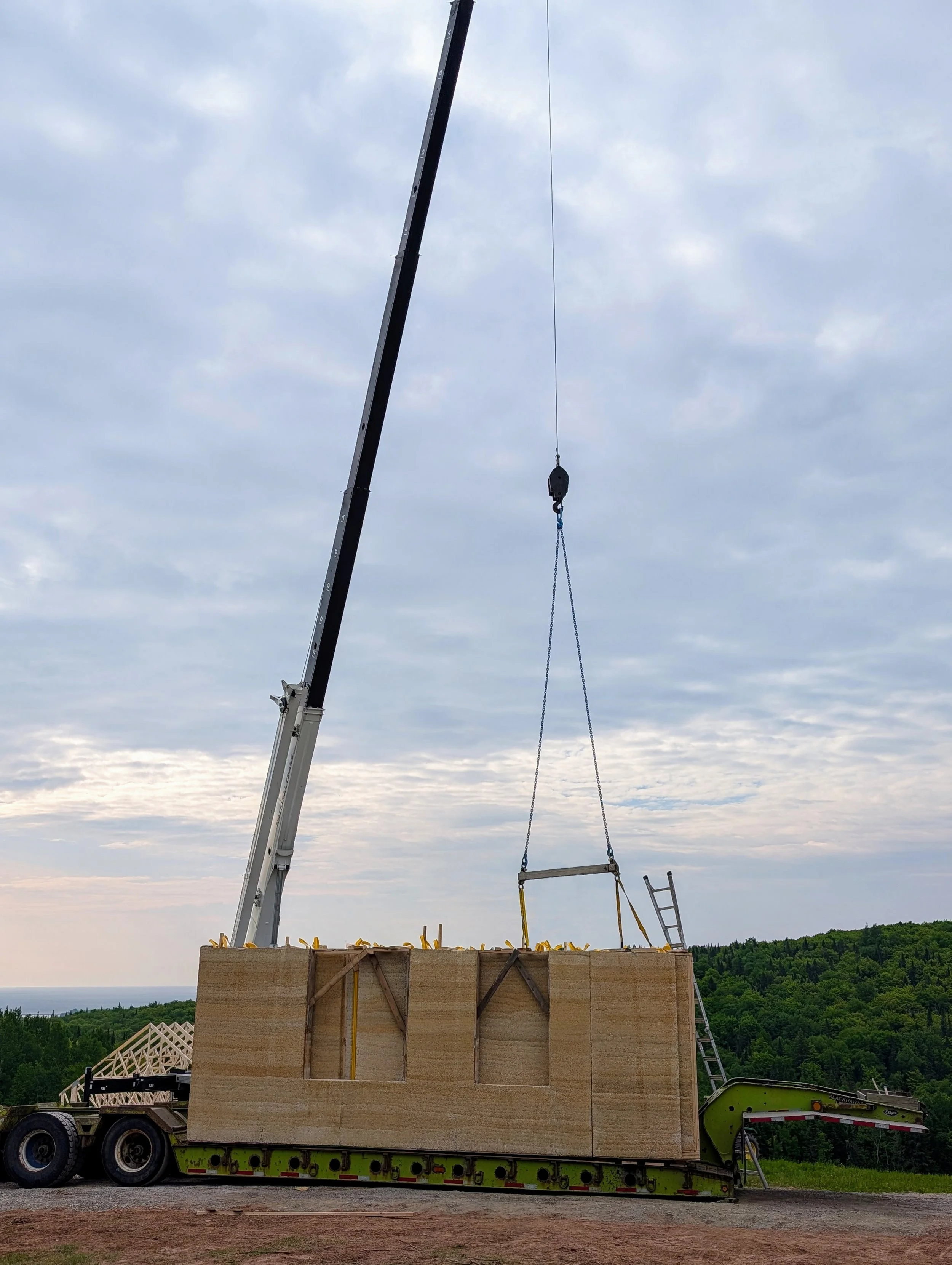 Grue montage construction chanvre préfabriquée
