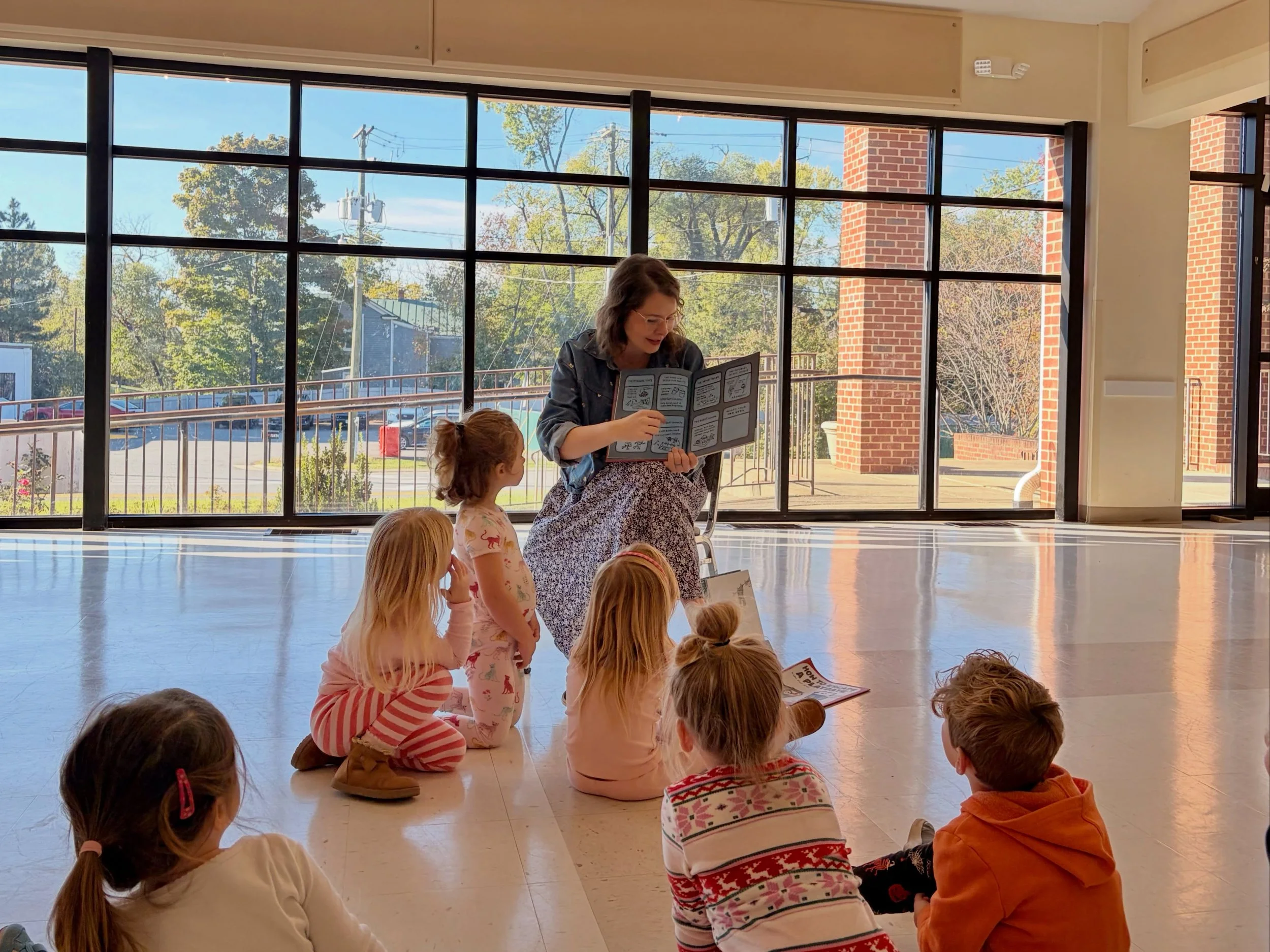 What a treat to have storytime from a REAL LIFE children&rsquo;s book author today! 

It was a joy to have @rachmakesbooks come and read us her books in person today &mdash; especially on *pajama day* when we could be extra cozy! 

Spoiler alert: &ld