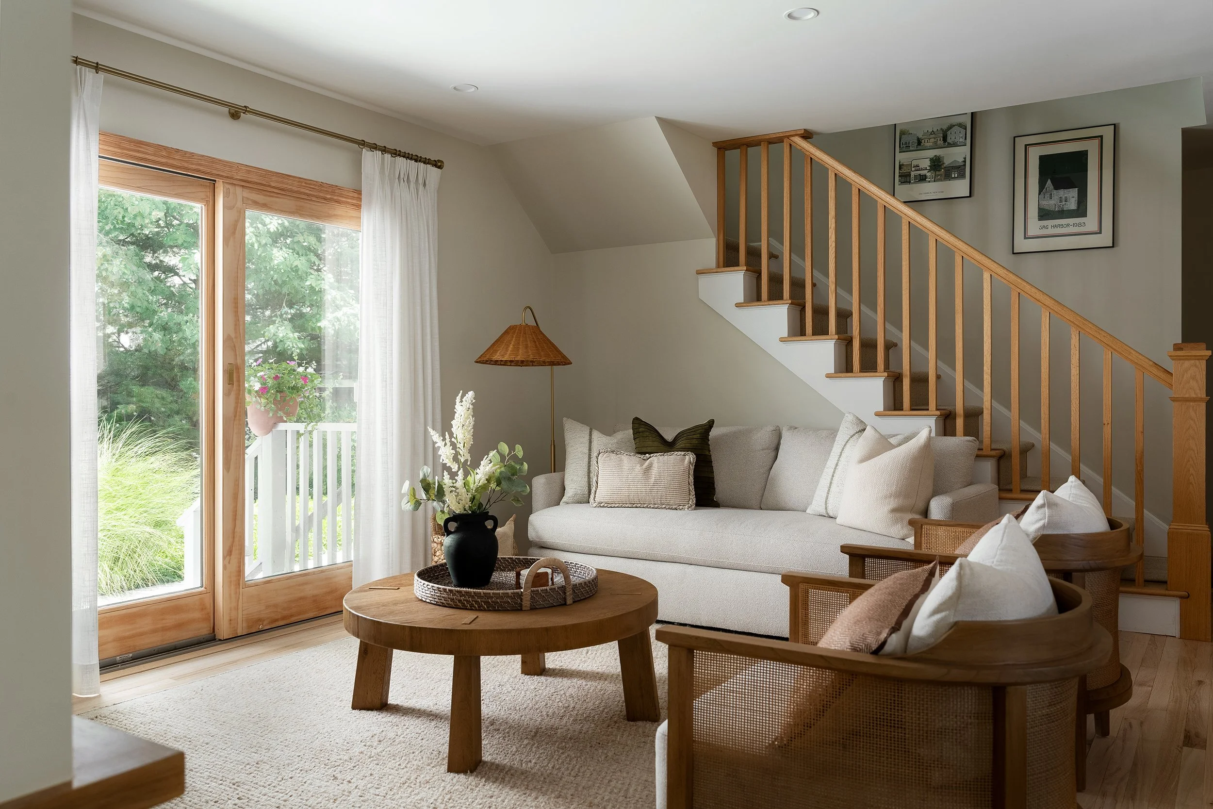 sag_harbor_cottage_cozy_living_room_natura_interiors_02_WEB.jpg