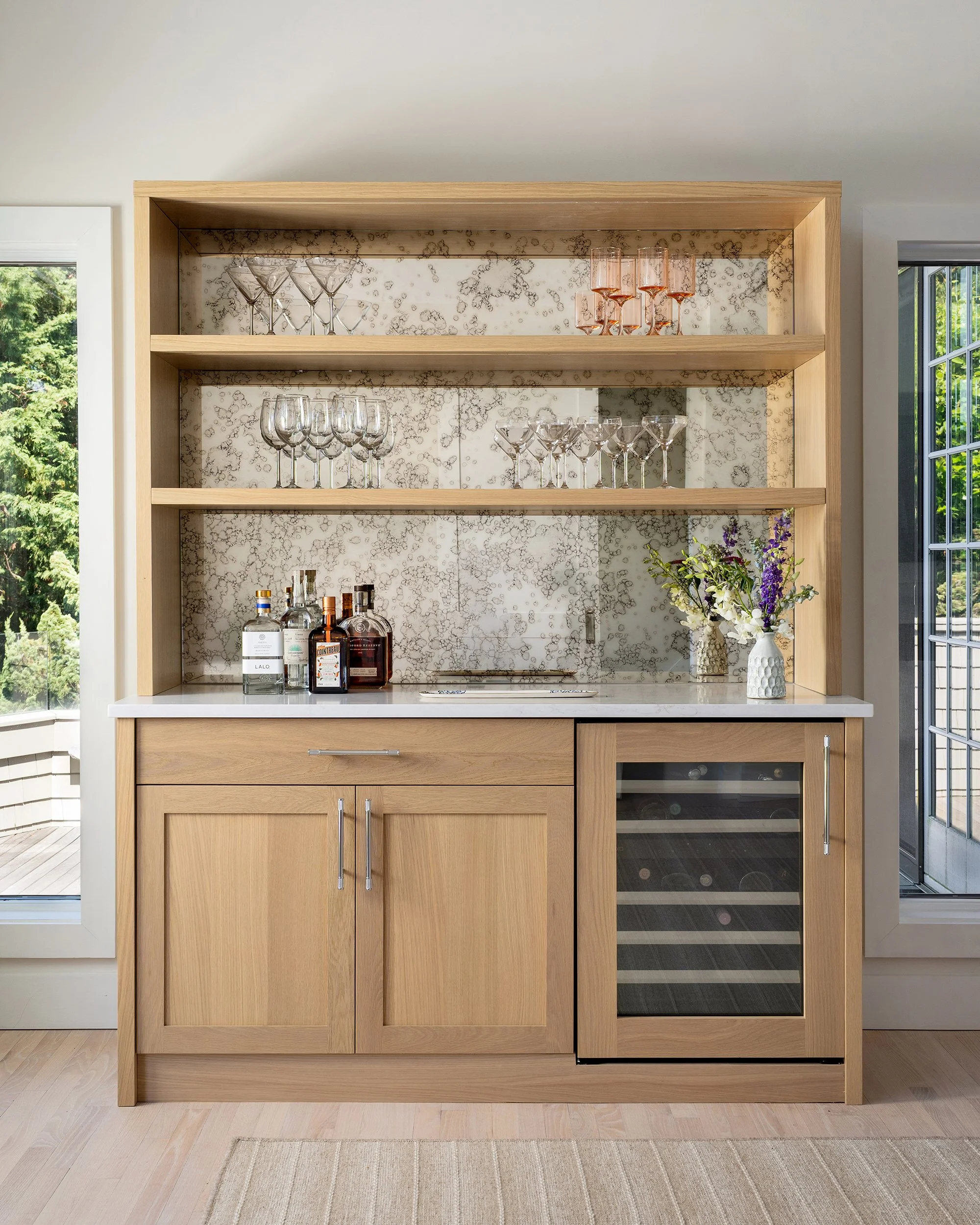 quogue_beach_house_built-in_bar_natura_interiors_01_WEB.jpg