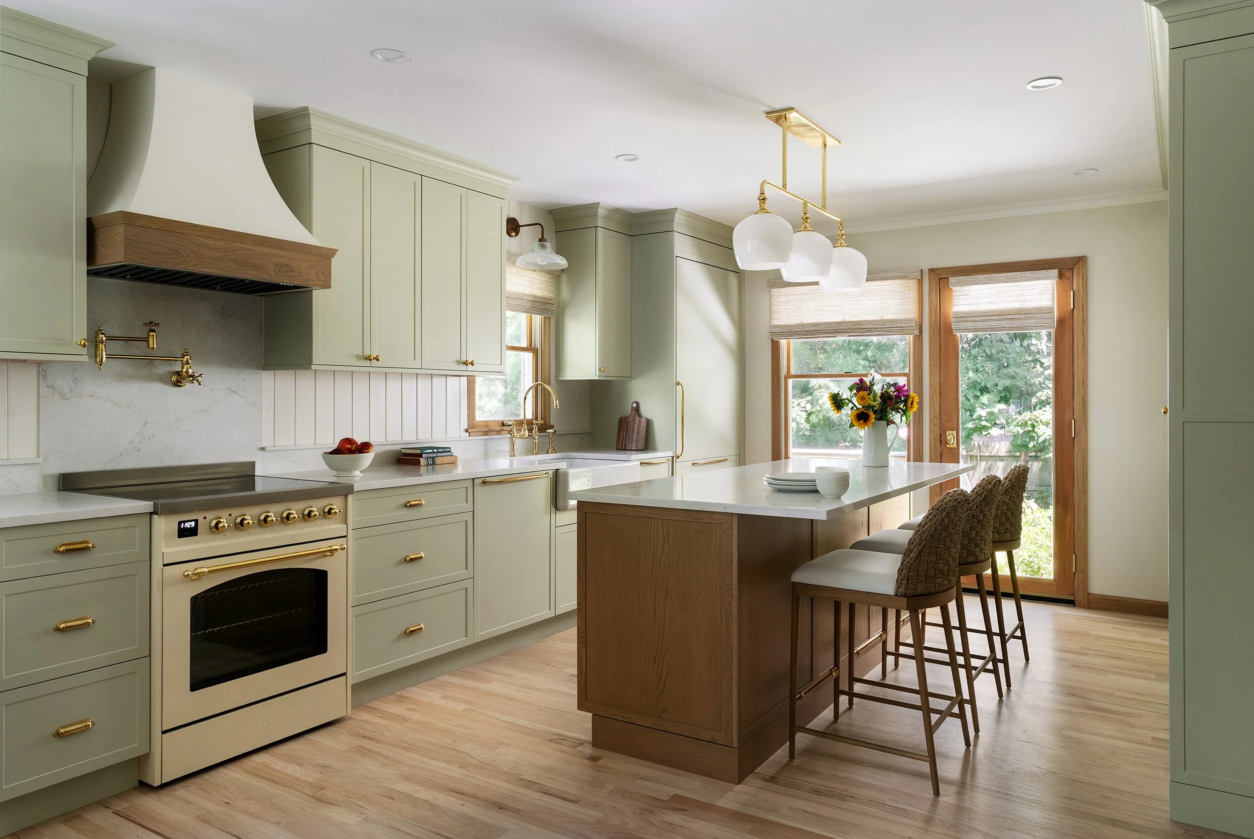 sag_harbor_cottage_sage_green_kitchen_natura_interiors_01_WEB.jpg
