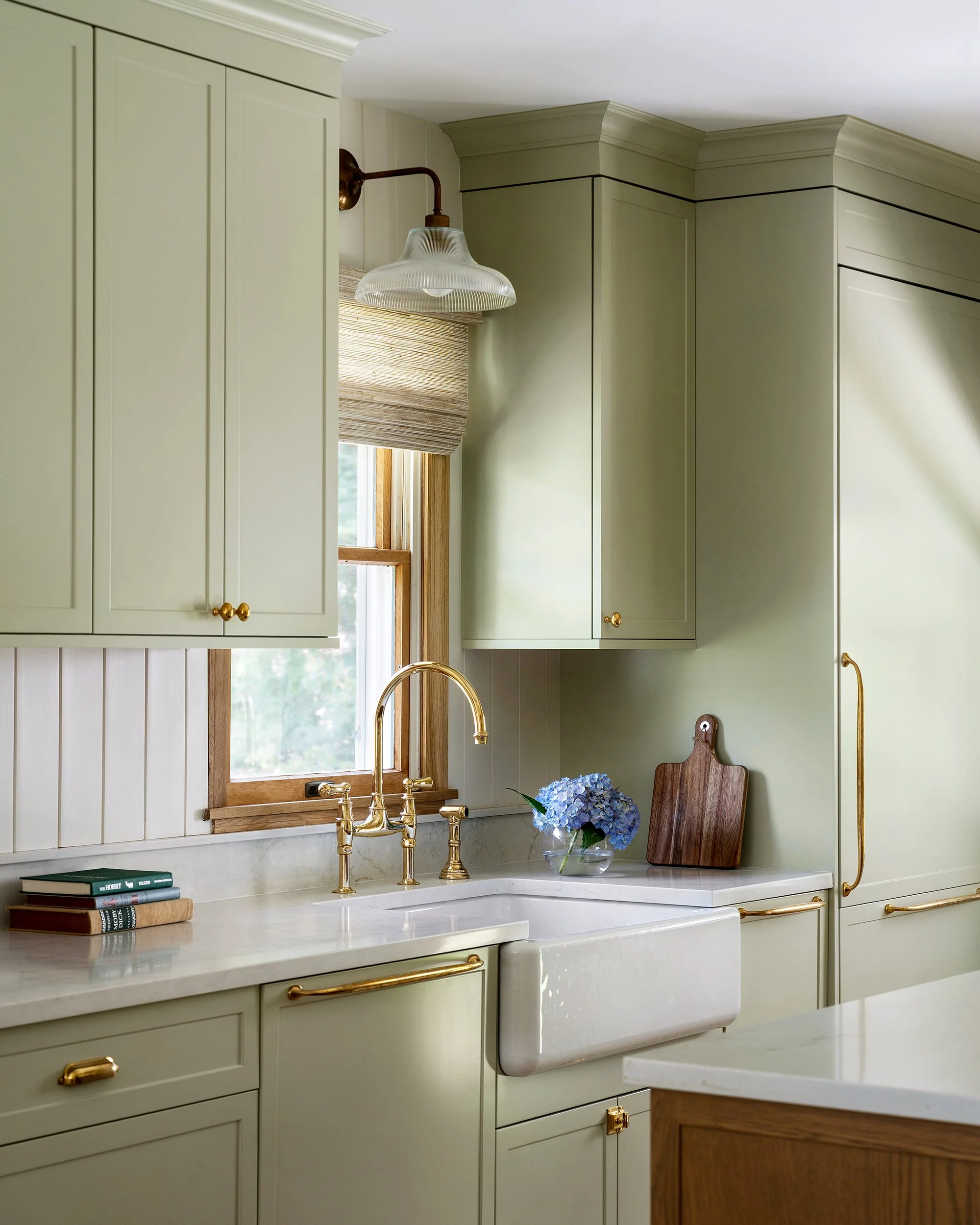 sag_harbor_cottage_sage_green_kitchen_natura_interiors_02_WEB.jpg